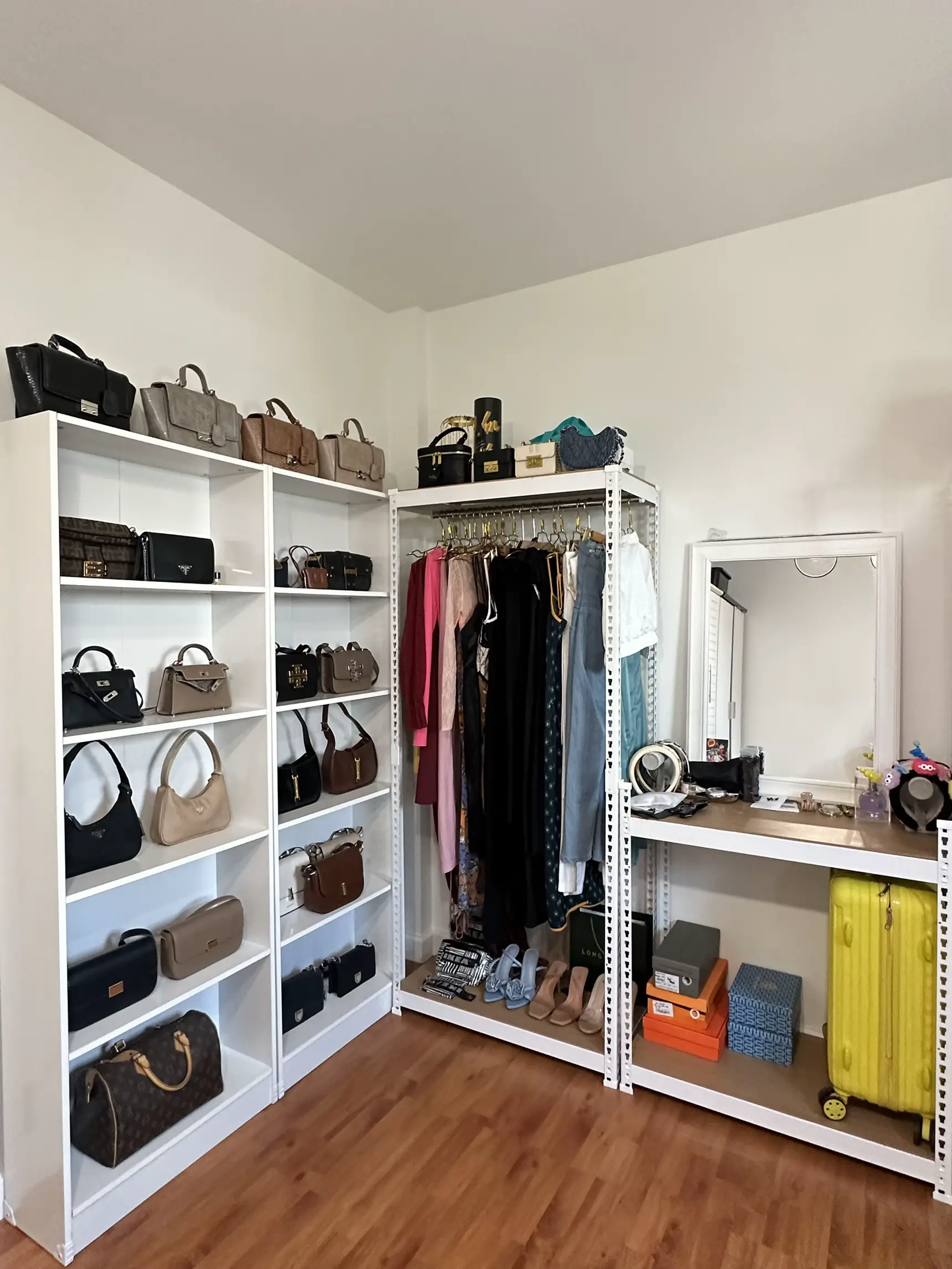 ทำ Walk in closet ง่ายๆ ในงบหลักพัน | แกลเลอรีที่โพสต์โดย Mintkapong ...