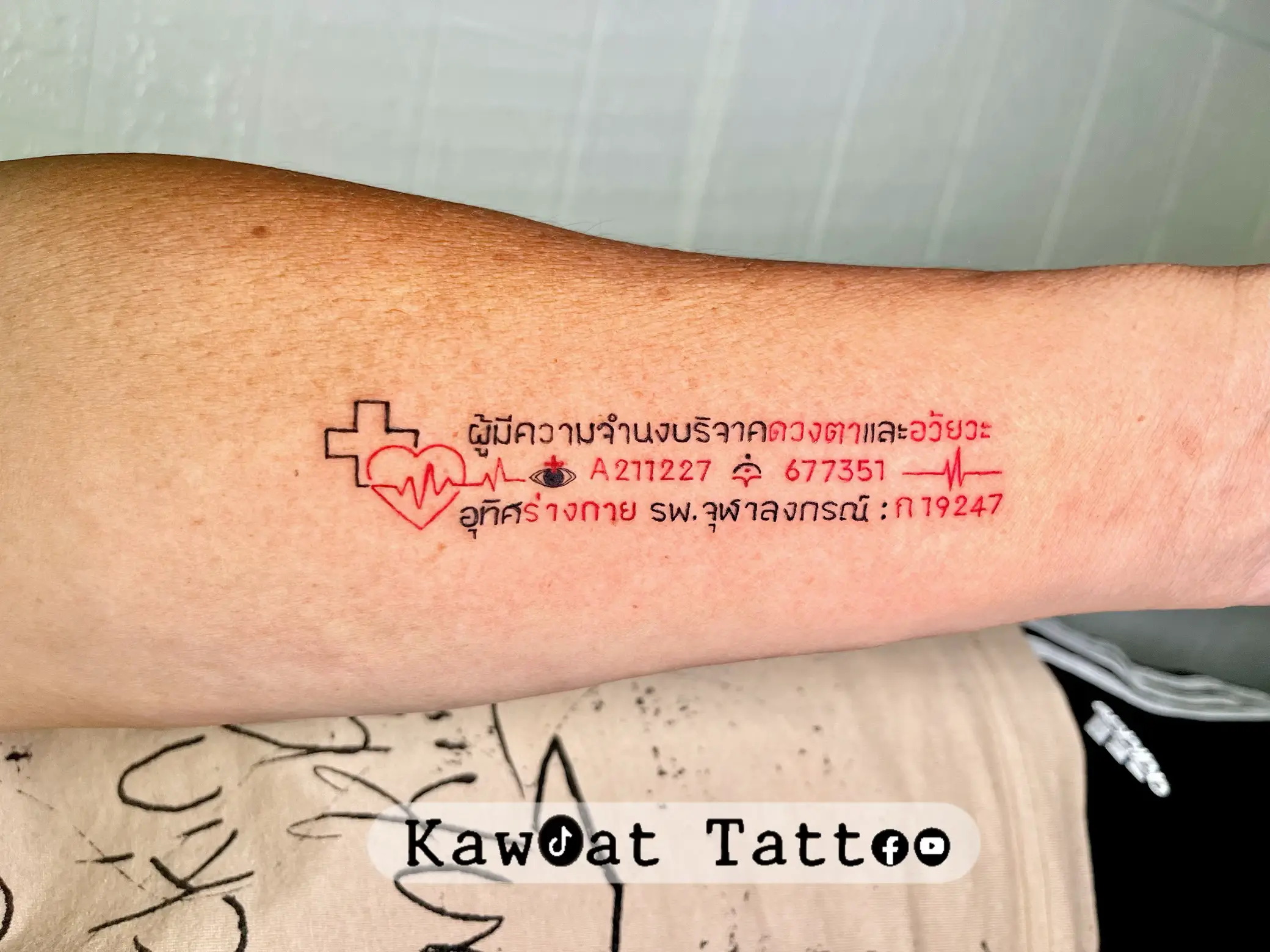 刺青女後ろ姿　無修正 