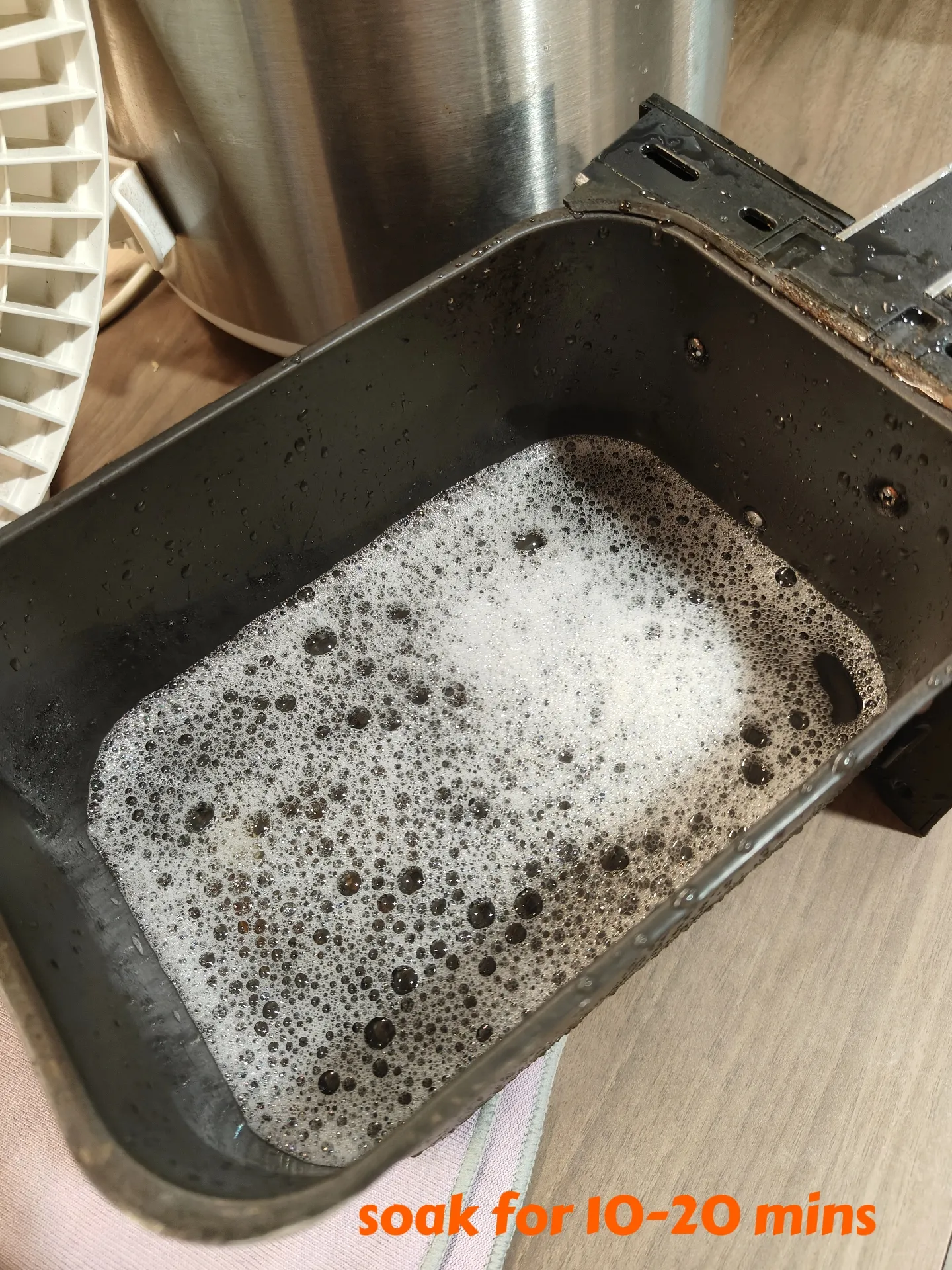here's how to clean your air fryer basket the easy way. #AirFryer