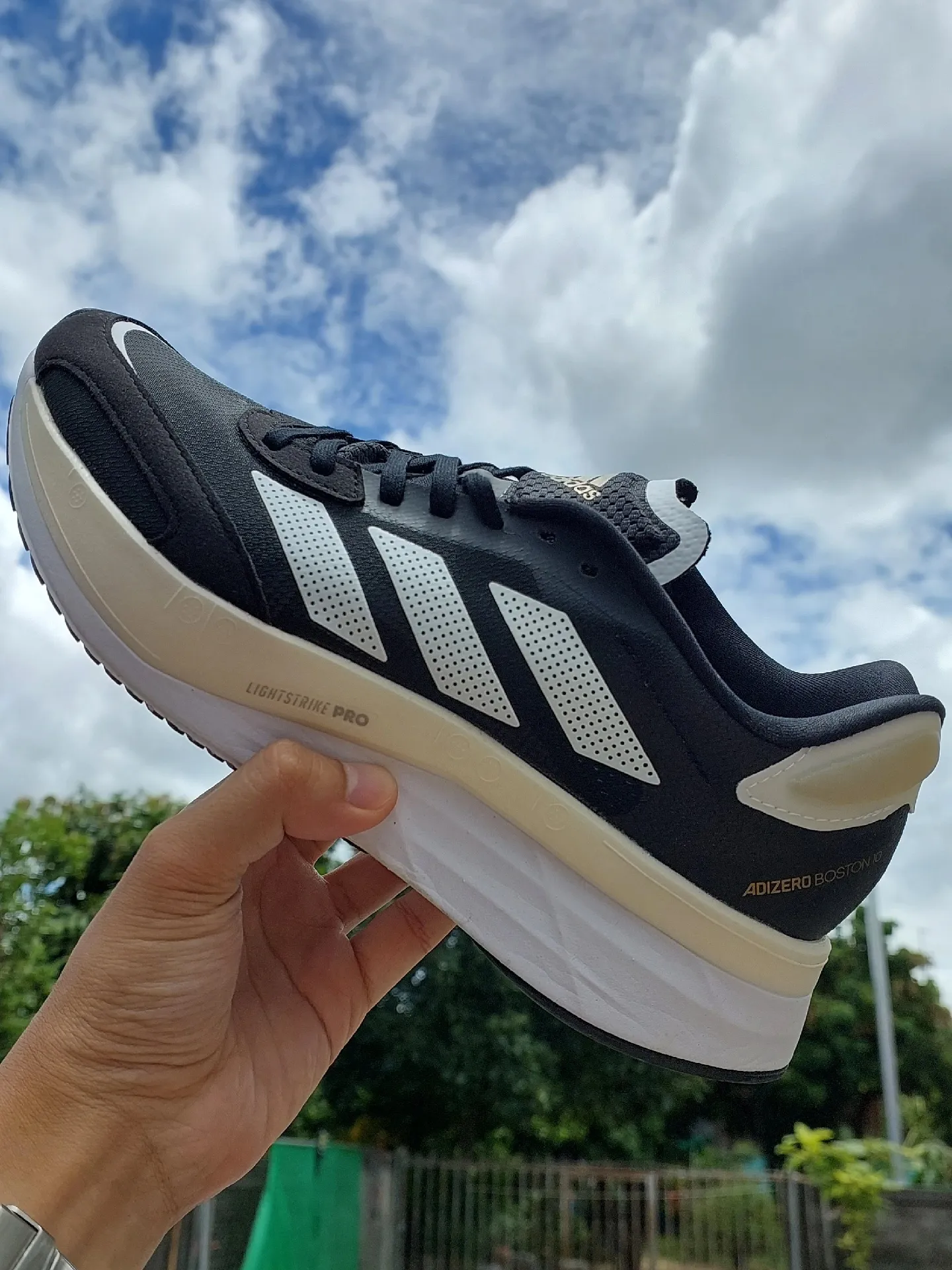 รีวิว adidas Adizero Boston 10 | แกลเลอรีที่โพสต์โดย KruBoss | Lemon8