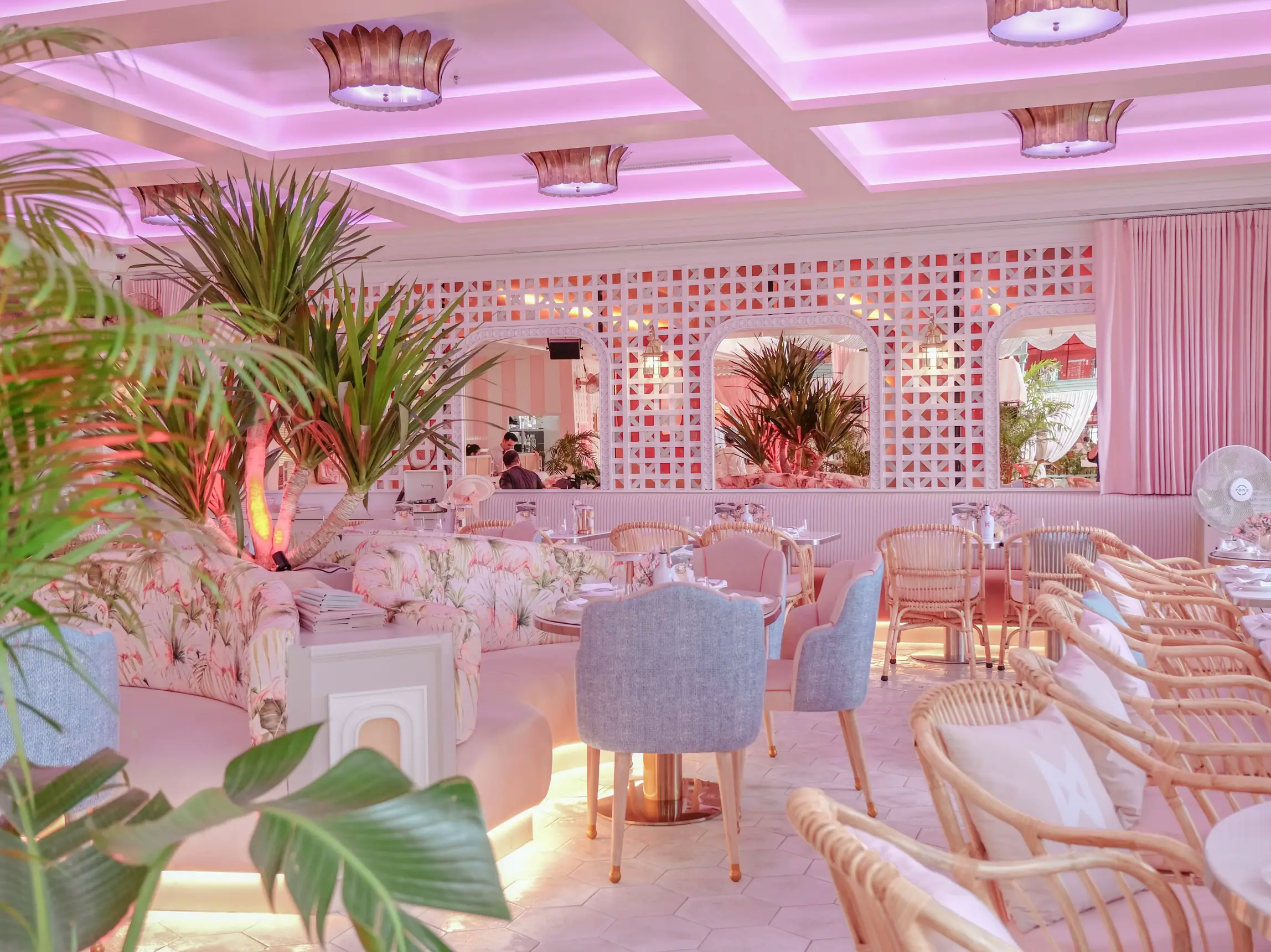 Hangout space ฟีลบีชบาร์ Mami Rose ร้านอาหารกึ่งบาร์ แกลเลอรีที่โพสต์