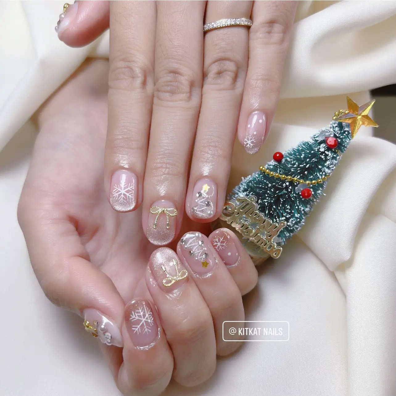 Christmas Nails แกลเลอรีที่โพสต์โดย KitKat Nails Lemon8
