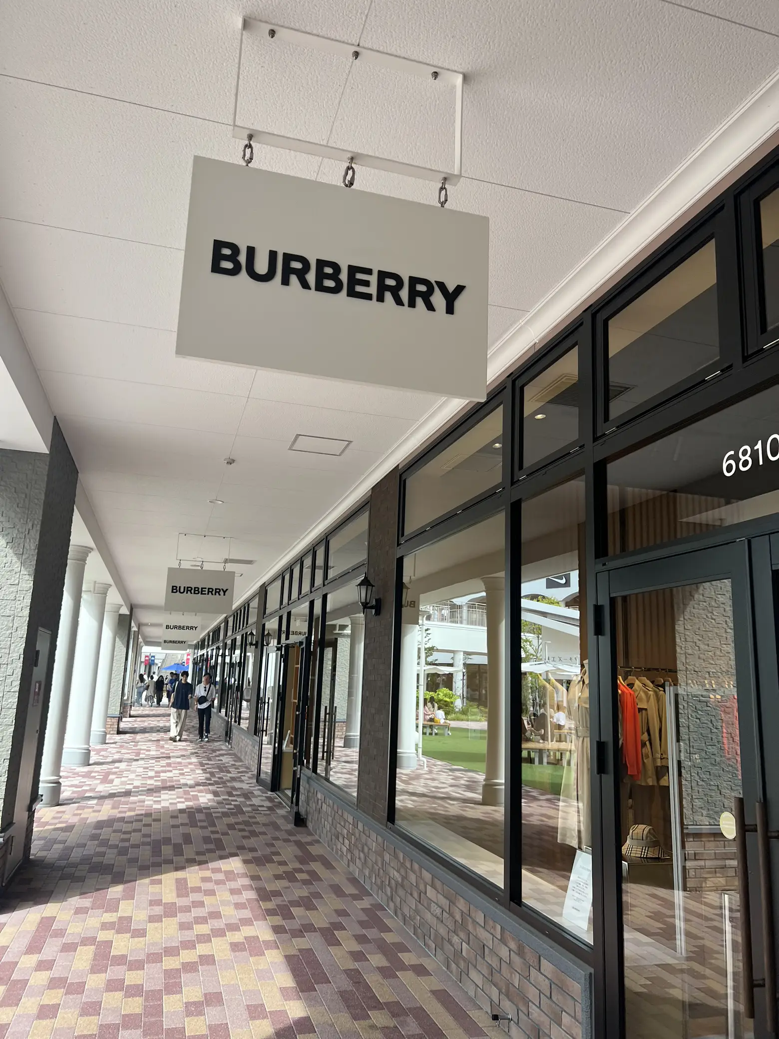 Burberry store osaka outlet