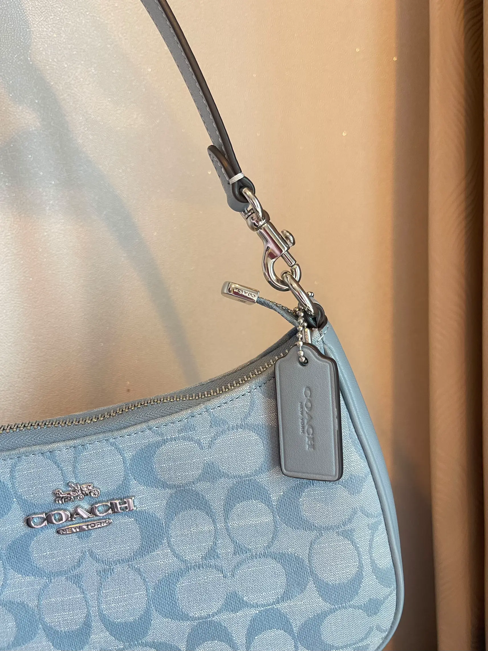 Unboxing my new favorite everyday bag..@Coach Teri Hobo bag