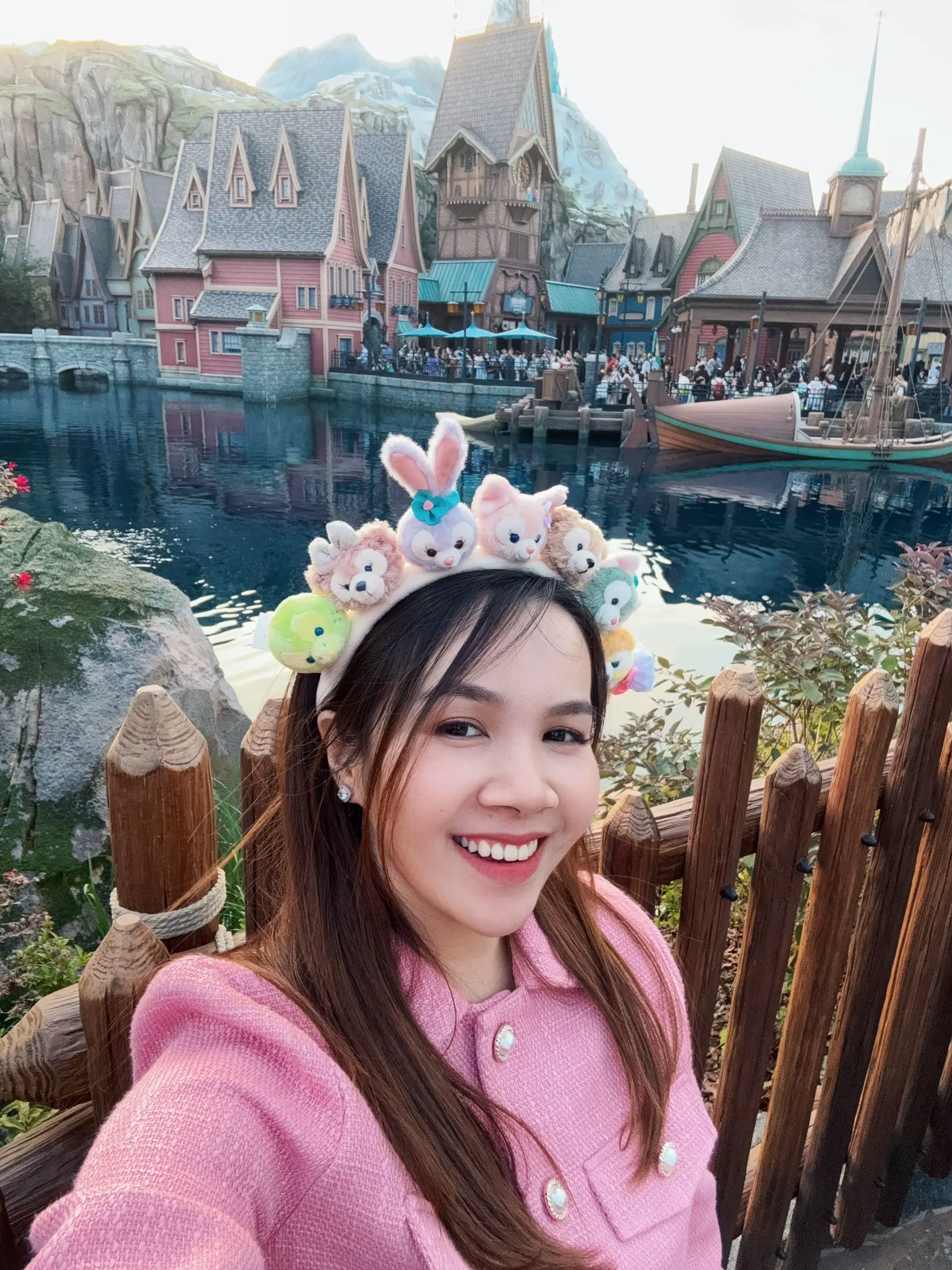 hong-kong-disneyland-dec23