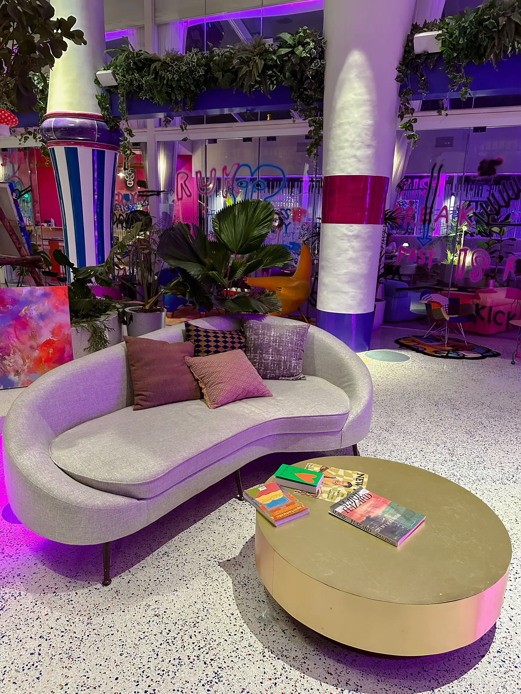 CHI Art Series Hotel โรงแรมที่เต็มไปด้วยศิลปะ🌈🎨 แกลเลอรีที่โพสต์โดย