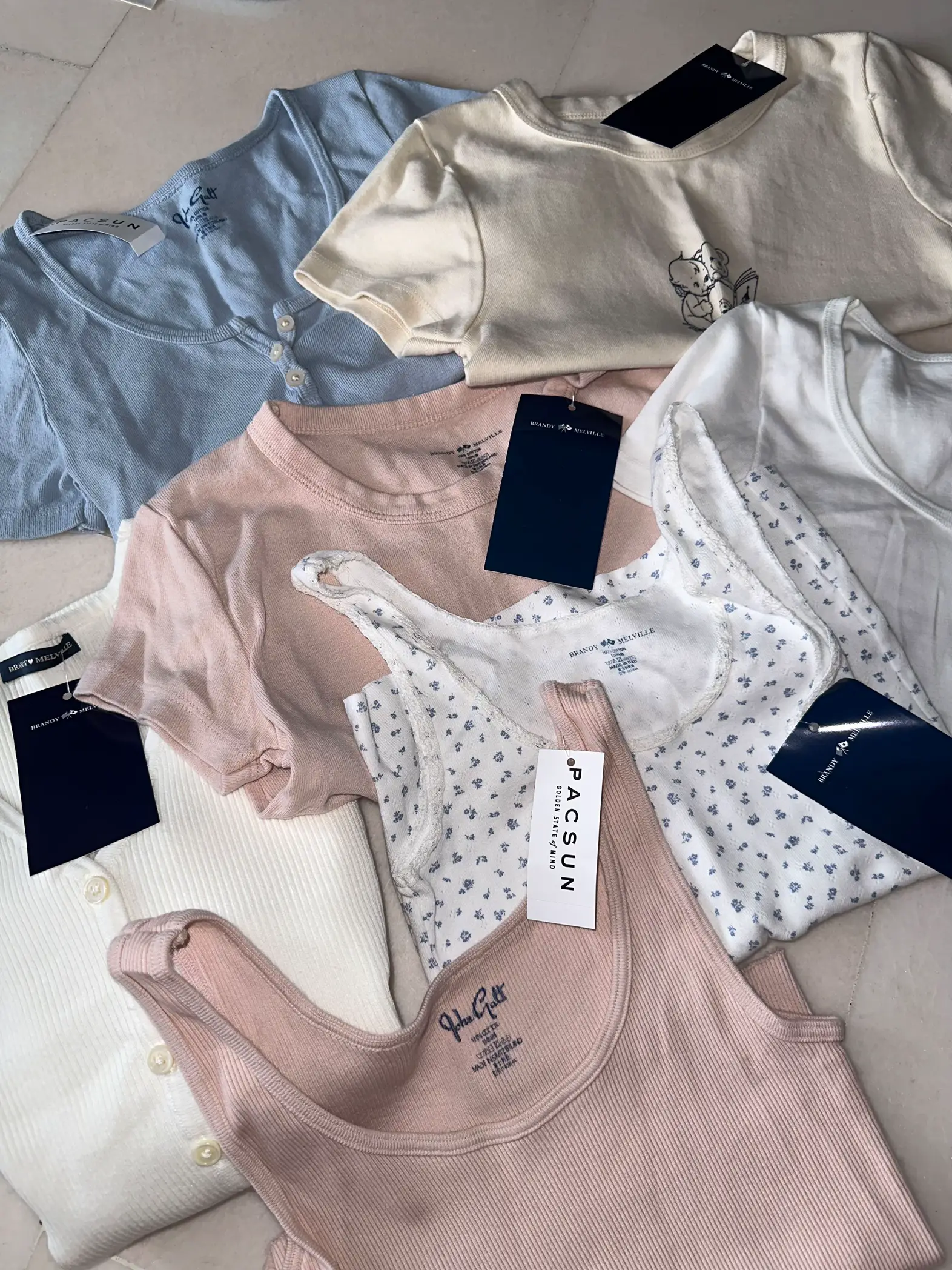 BRANDY MELVILLE NOW SHIPS TO SG & my try-ons🤭, Gallery posted by yuki  ⋆˚✿˖°