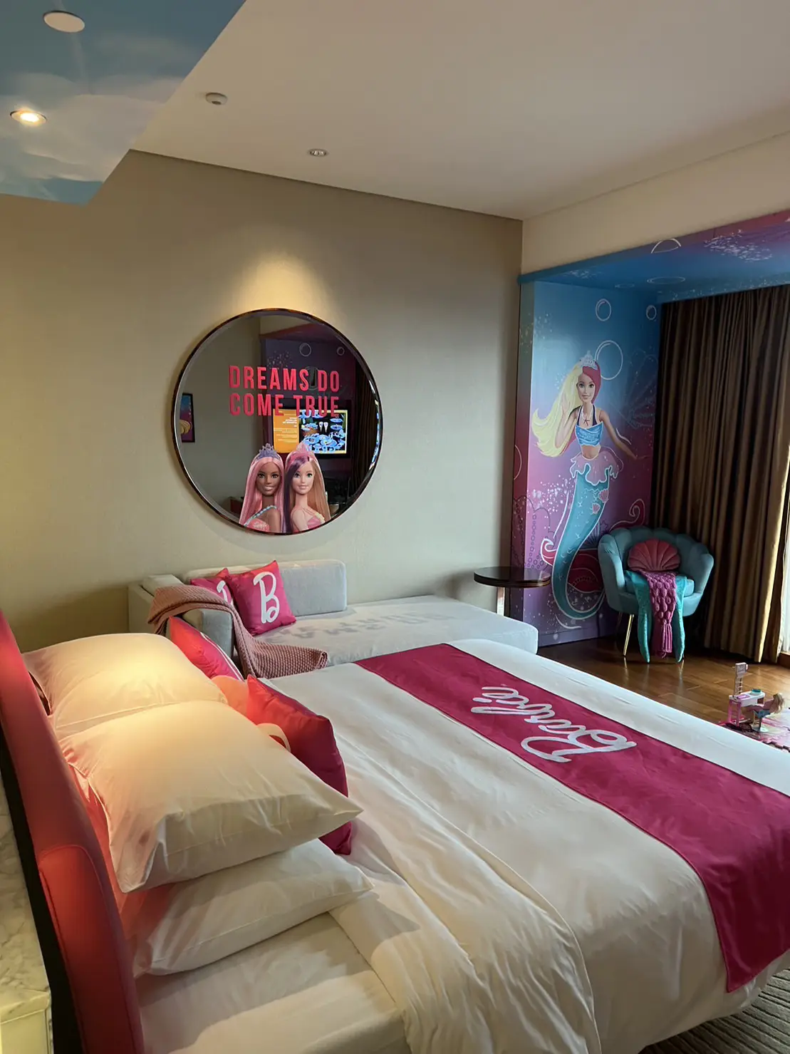 Barbie disney online hotel