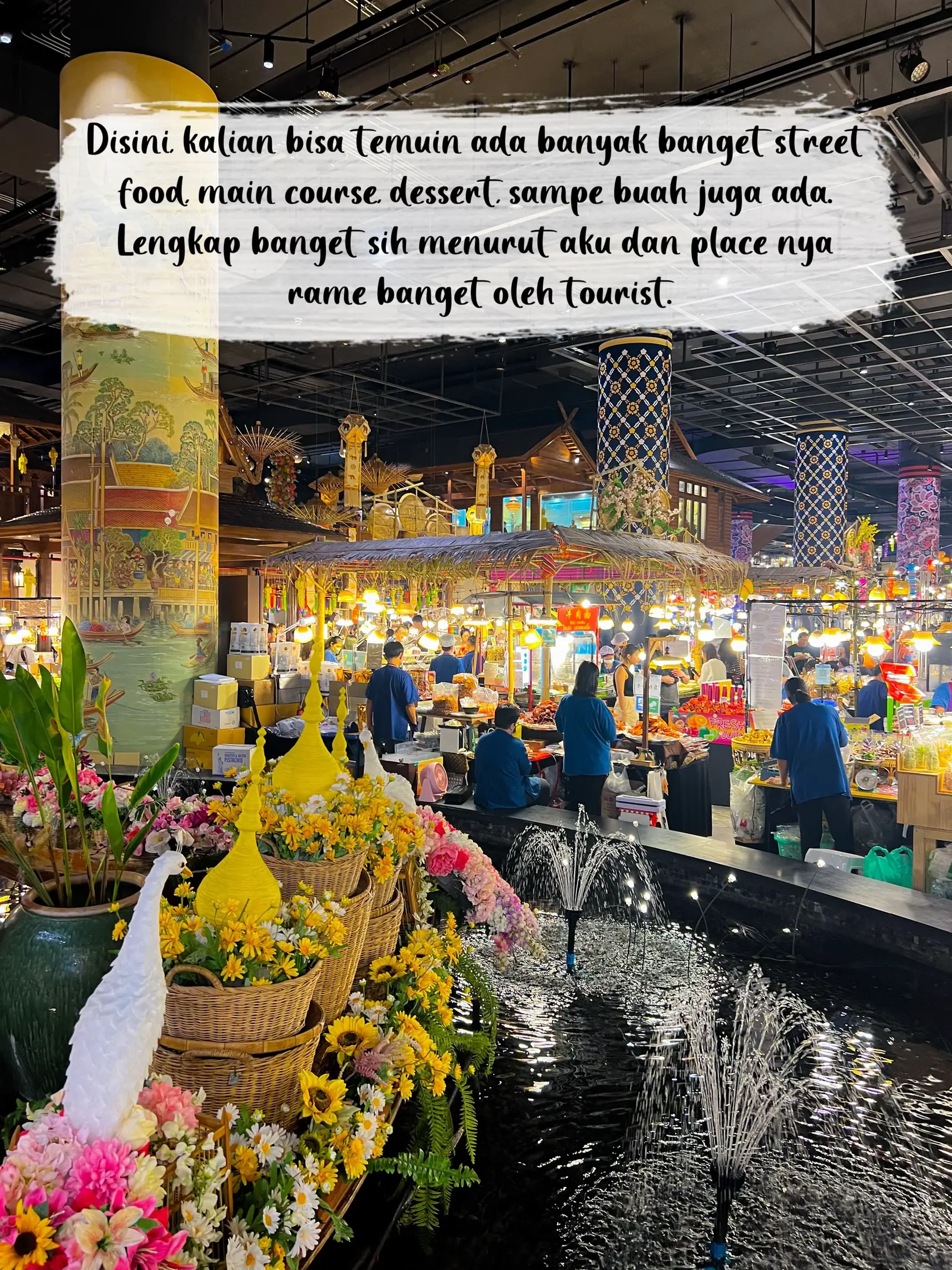 Iconsiam Unique Indoor Floating Market Bangkok Editorial Stock Image -  Image of chandeller, center: 148017119