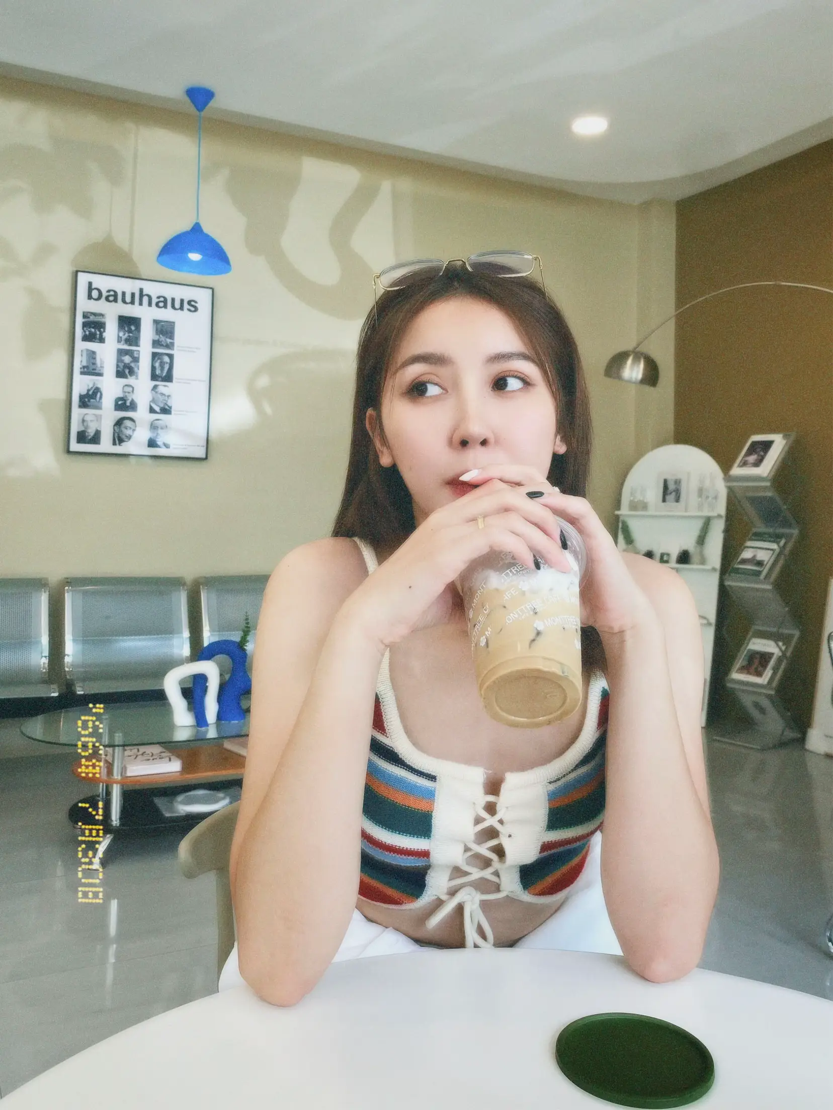 ท่าโพส · ถ่ายรูป · ง่ายๆไม่น่าเบื่อ | แกลเลอรีที่โพสต์โดย ThipppnnnnA💤