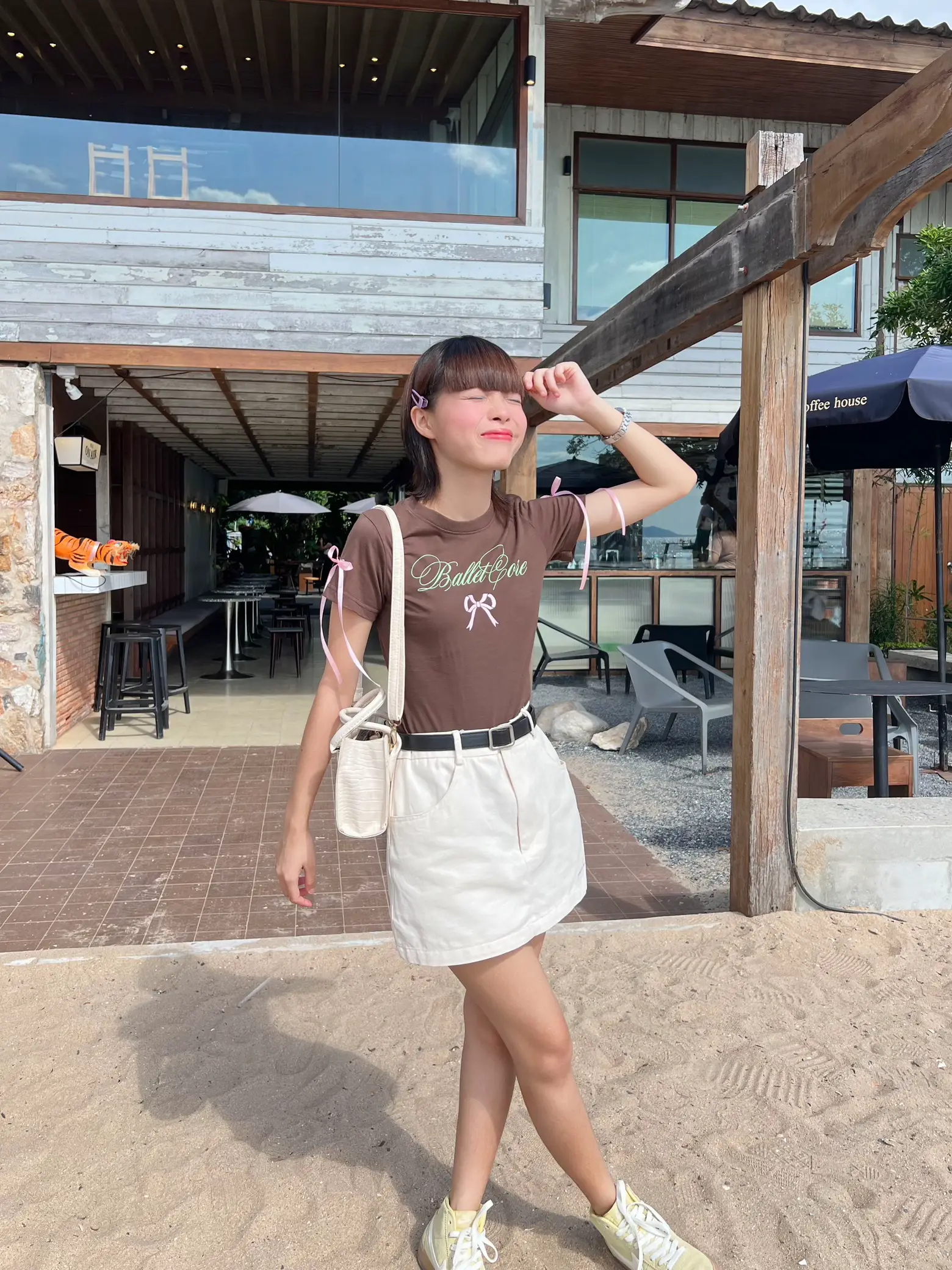 女の子が持つべきクリームスカート!🤍🎀 | PloyKarnsineeが投稿した  