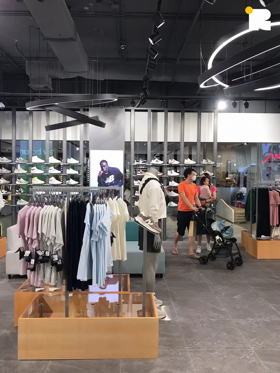 New balance shop sale central world