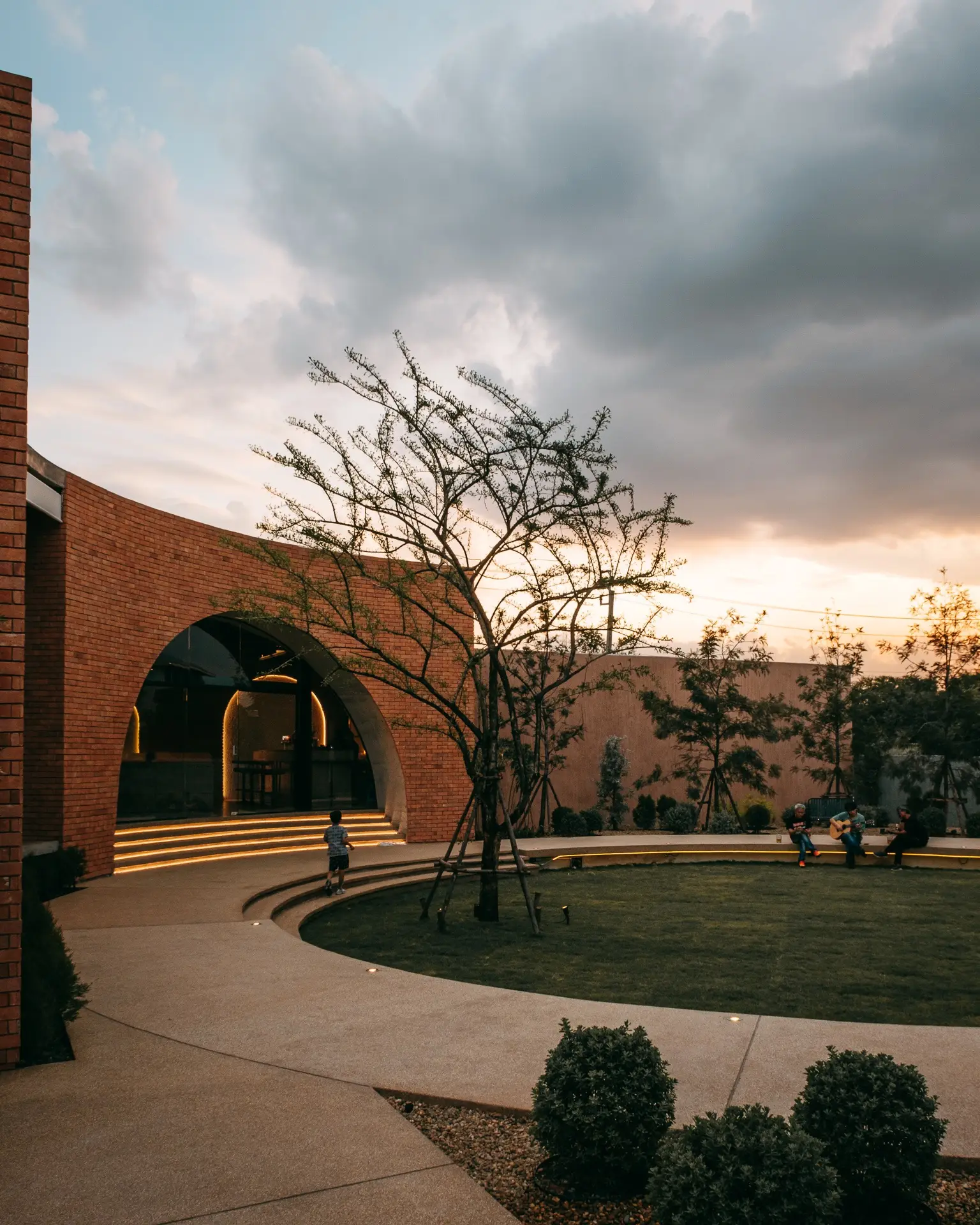 Dawn to Dusk แลนด์มาร์คแห่งใหม่ในย่านกรุงเทพกรีฑา ☕️🍻🍹 แกลเลอรีที่