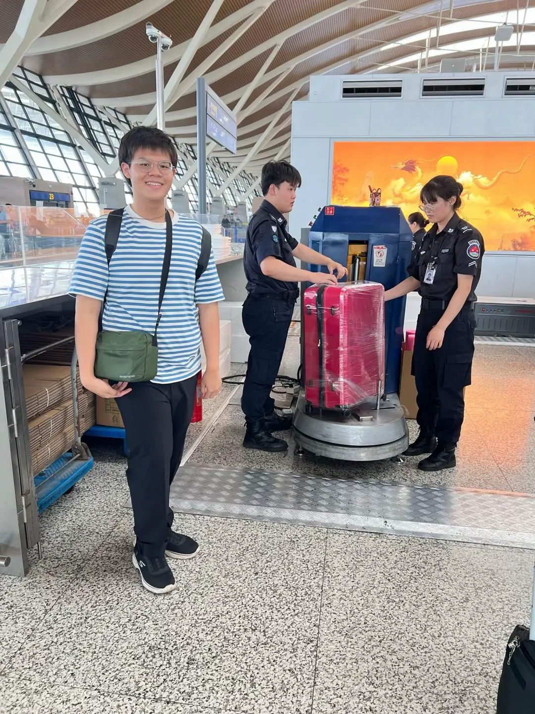 📌上海浦東空港T 2で手荷物🧳を包む✨ | N'Pooh.Shanghaiが投稿したフォトブック | Lemon8