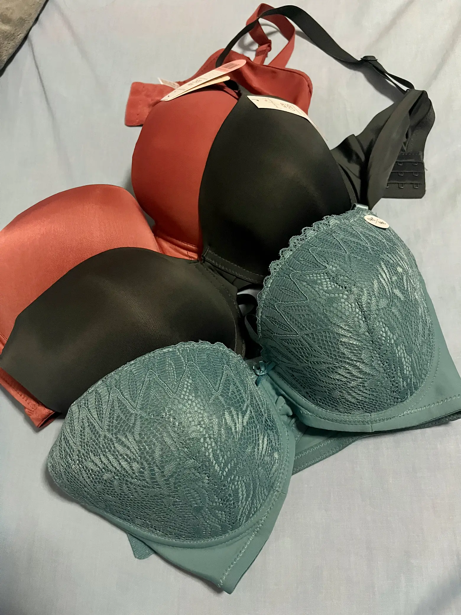 Wear Sorella Full Cover Bra for your daily confidence booster.⁣ ⁣ Be  fashionable and comfortable with Sorella Full Cover Bra❤️⁣