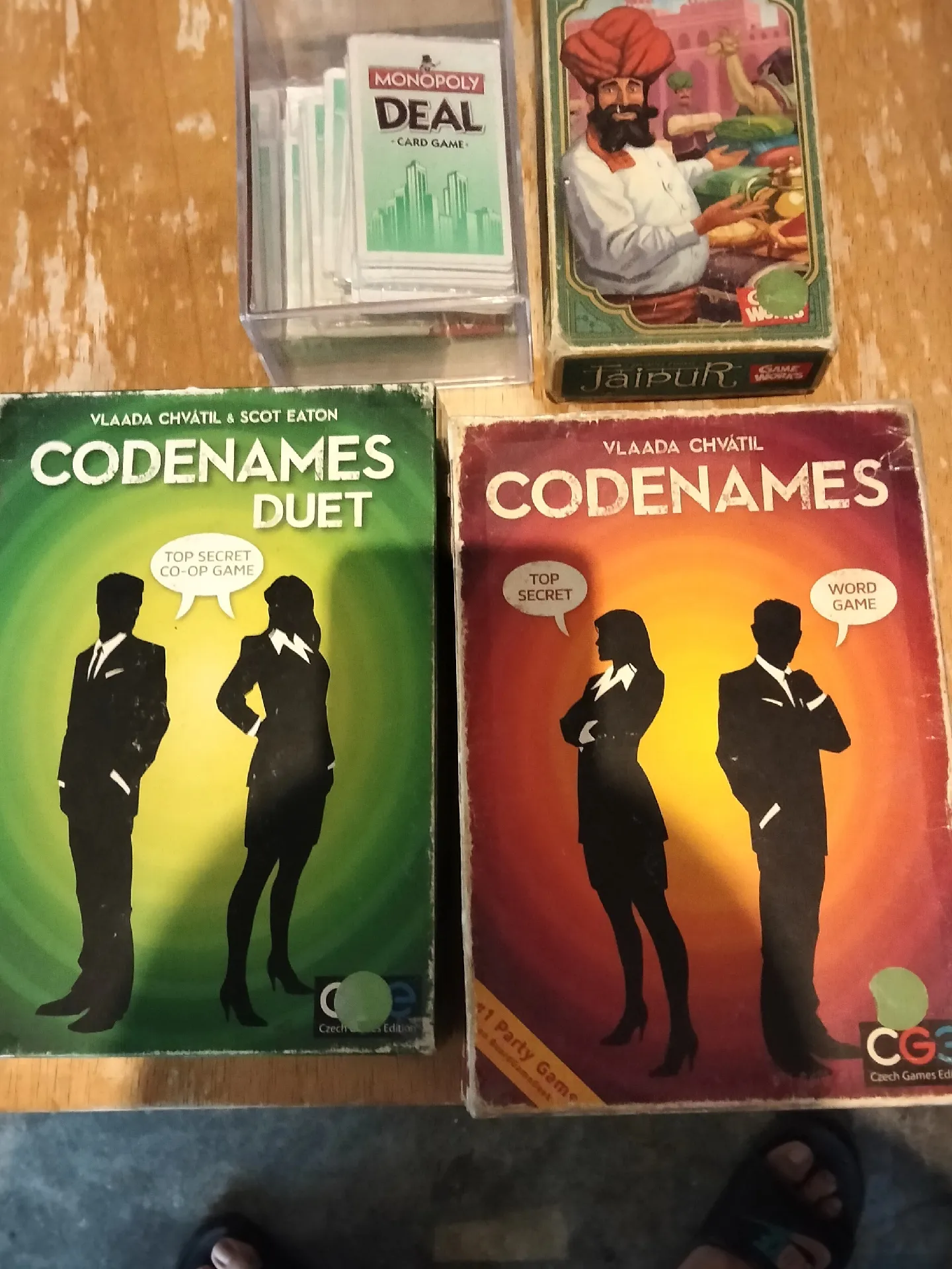 Codenames' two-player, co-op spin-off Duet is now free to play online