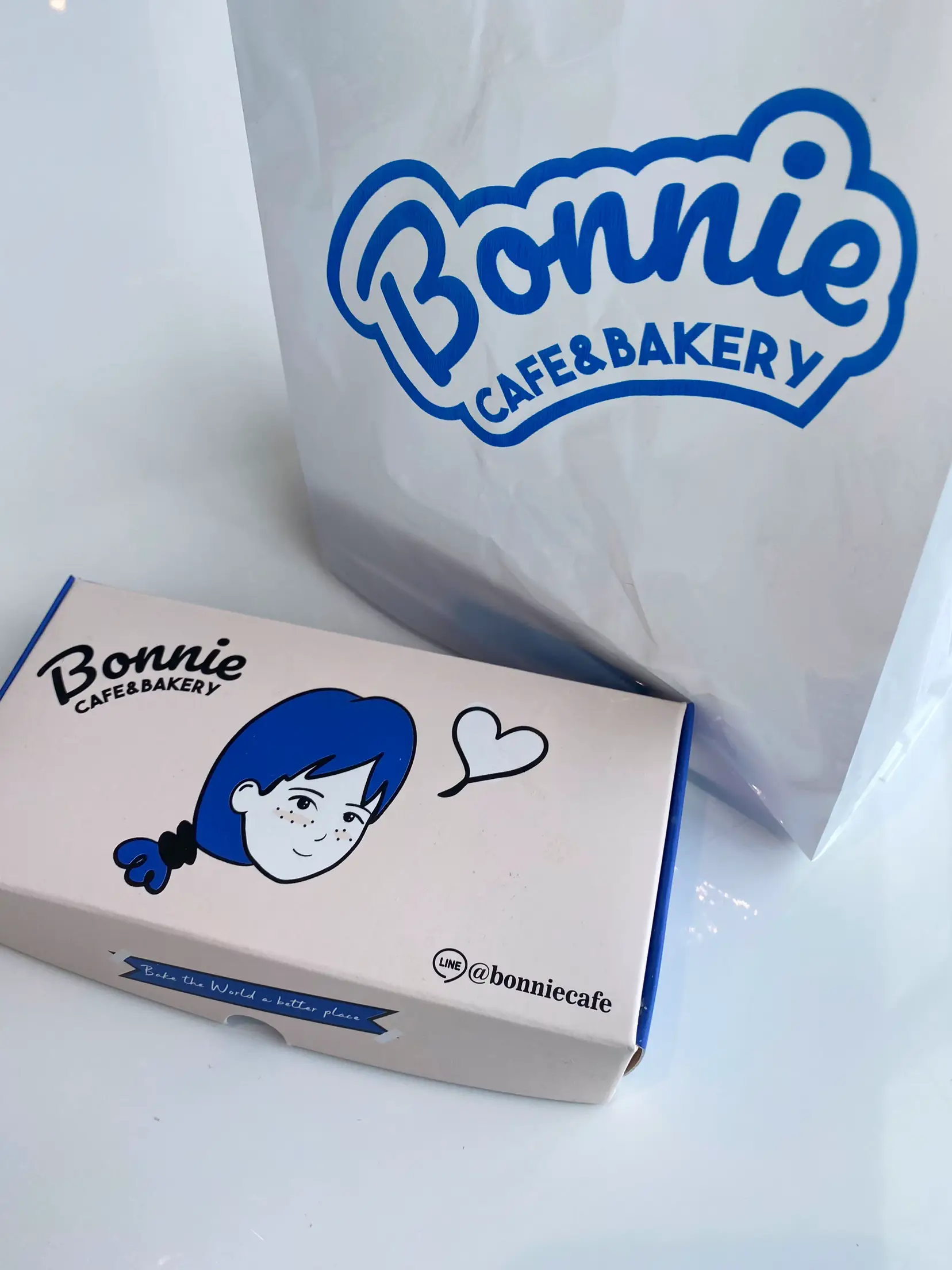 รีวิวเอแคลร์ไส้ทะลักสุดฮิต ร้าน Bonnie Cafe&Bakery | แกลเลอรีที่โพสต์ ...