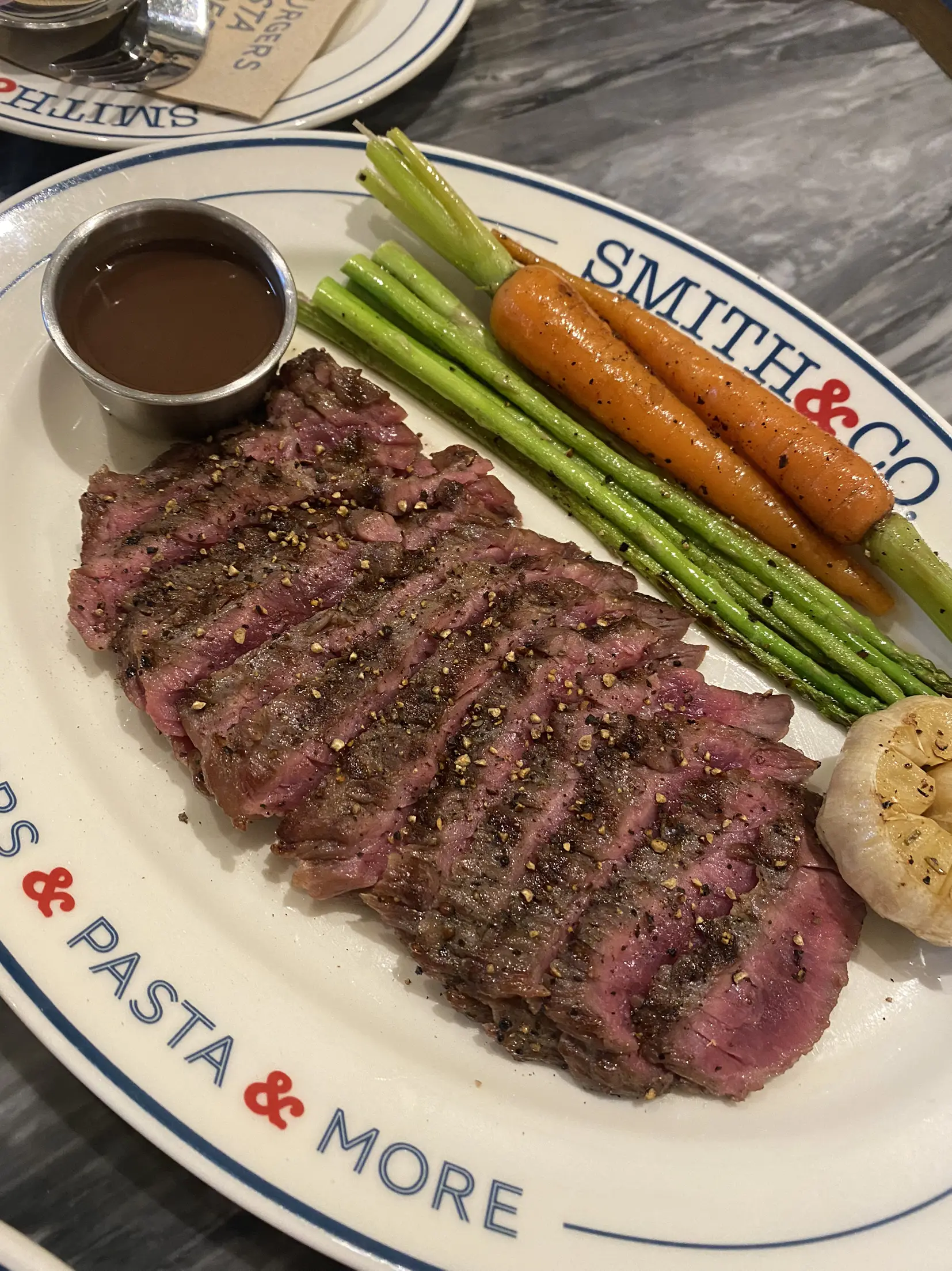 SMITH&CO. ร้านอาหารเปิดใหม่ อร่อย ราคาดี!!🍔🍝 แกลเลอรีที่โพสต์โดย