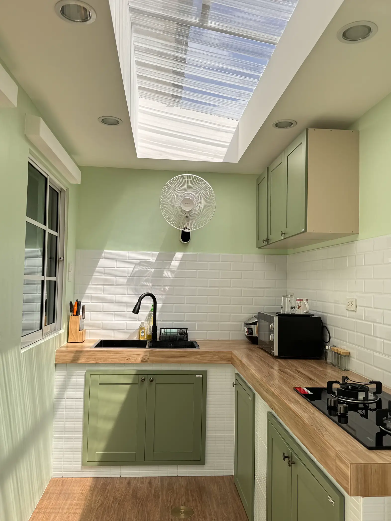 ครัวบ้านทาวน์โฮมหลังกลาง | แกลเลอรีที่โพสต์โดย Nay🍀 | Lemon8