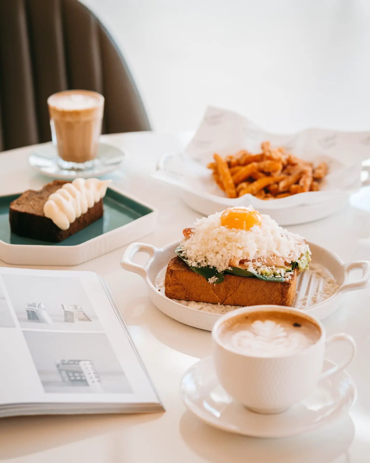 Bitter kiss คาเฟ่ที่ตกแต่งอย่างมีลูกเล่นกับทรงกลมและเส้นโค้ง แกลเลอรี