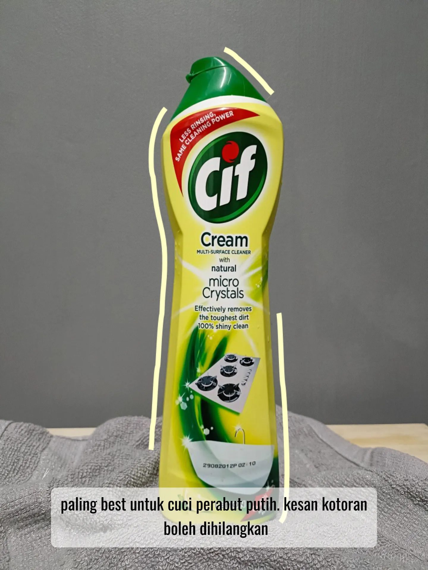 Hob clean using Cif Cream Cleaner & Scrub Mommy 