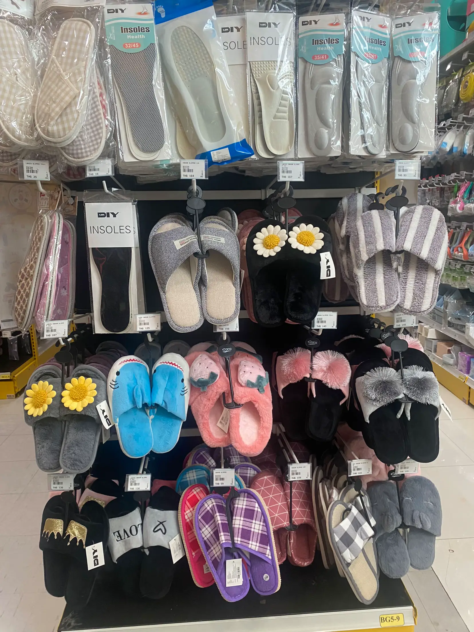 Daiso indoor online slippers