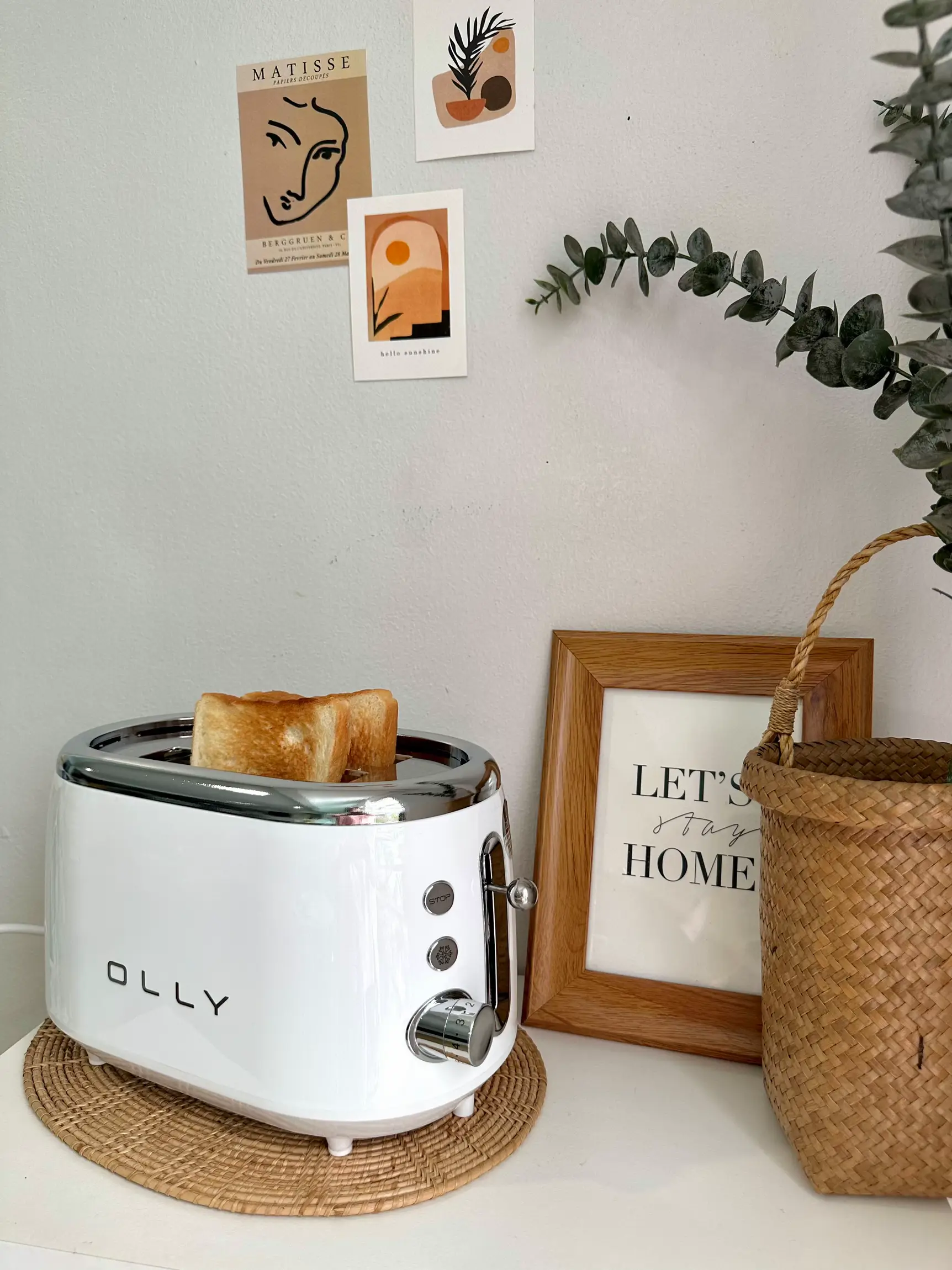 Unboxing and Trying Pink Smeg Toaster 