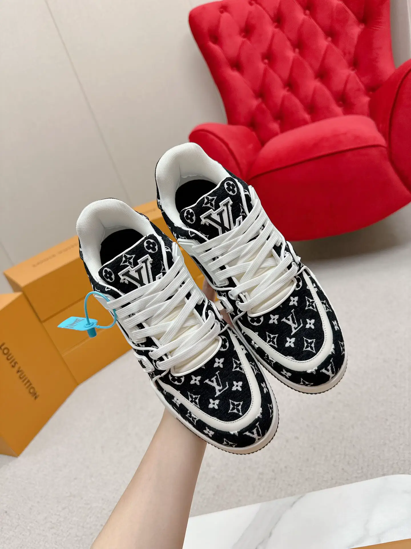 Best Chunky Sneaker! Louis Vuitton LV Trainer Maxi White (Review) + ON FOOT  