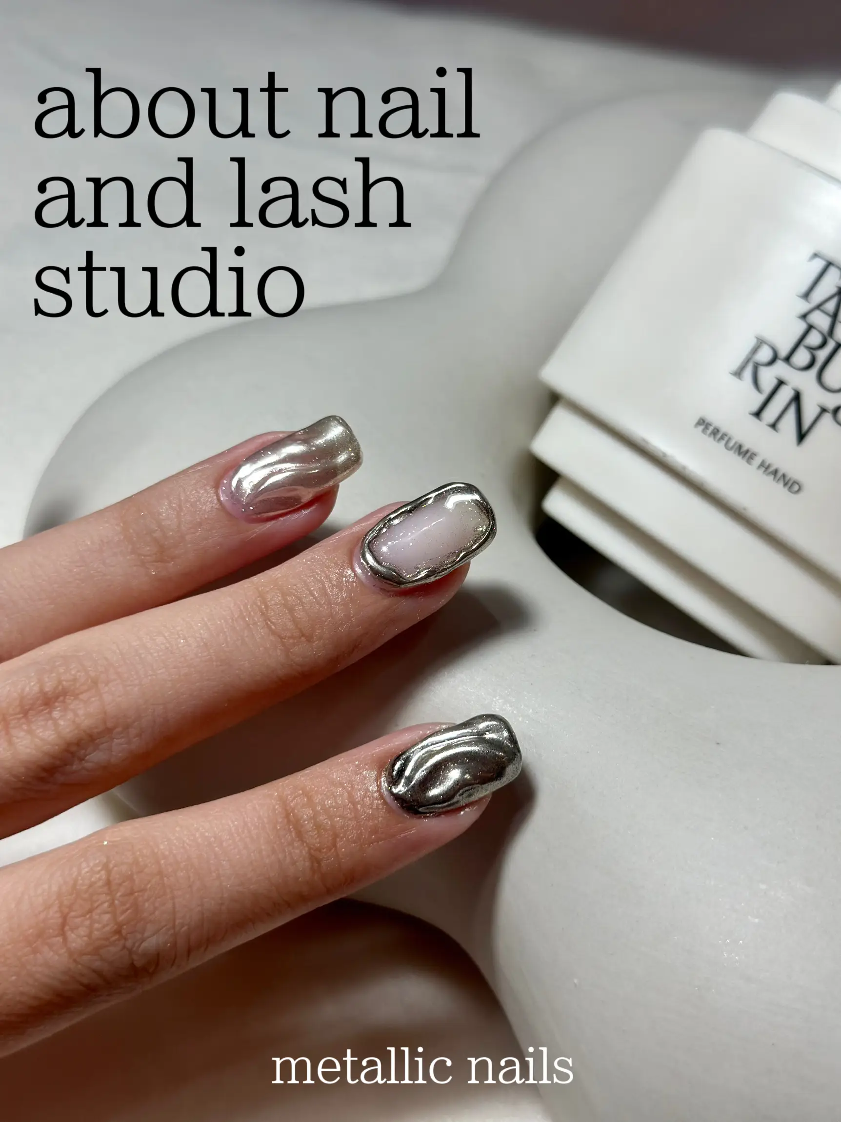 สี metallic แบบตะโกน! ร้าน about nail lash studio แกลเลอรีที่โพสต์