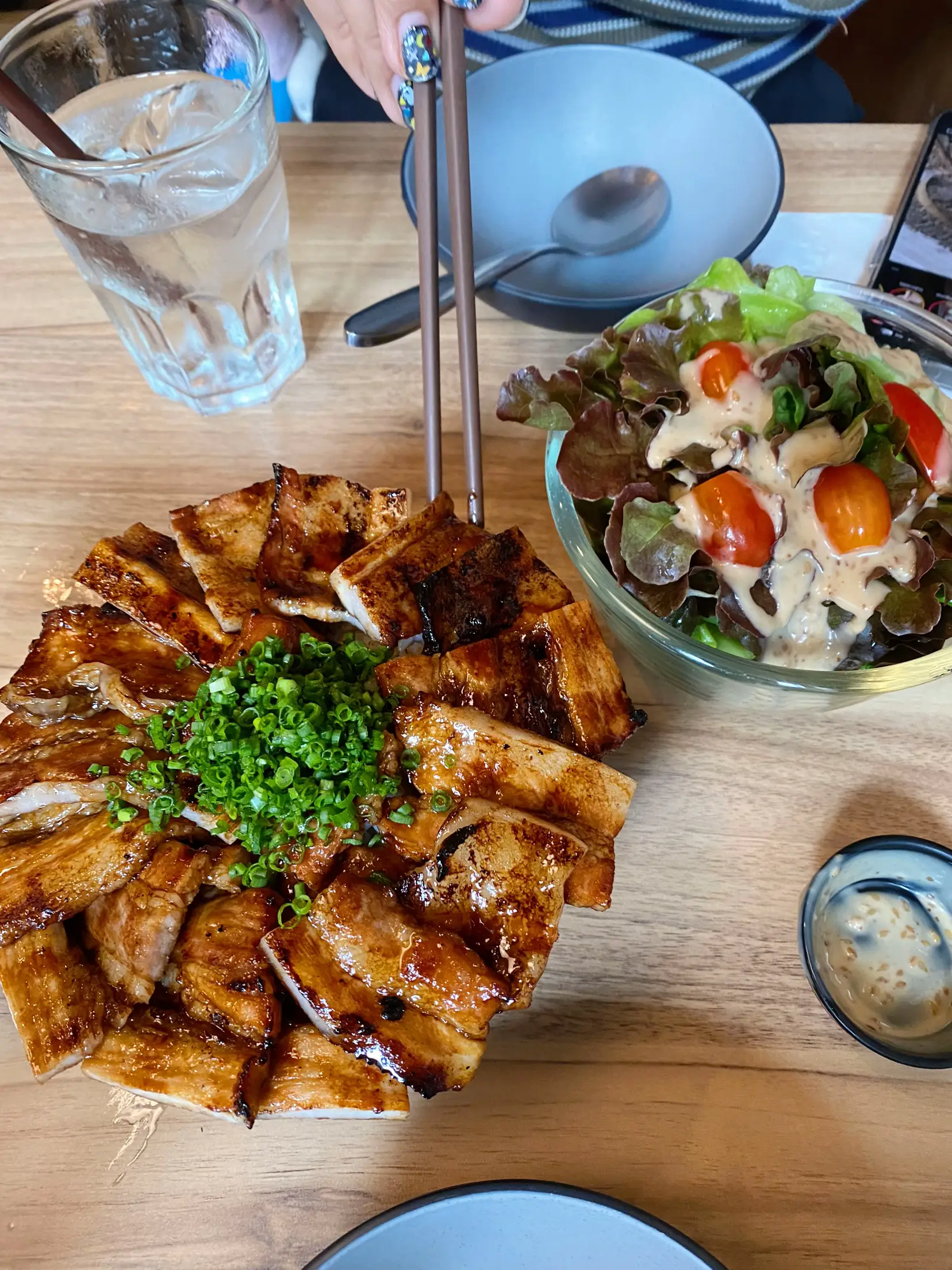 ข้าวหมูย่างถ่าน Ohachi sumiyaki butadon | แกลเลอรีที่โพสต์โดย Tasai ...