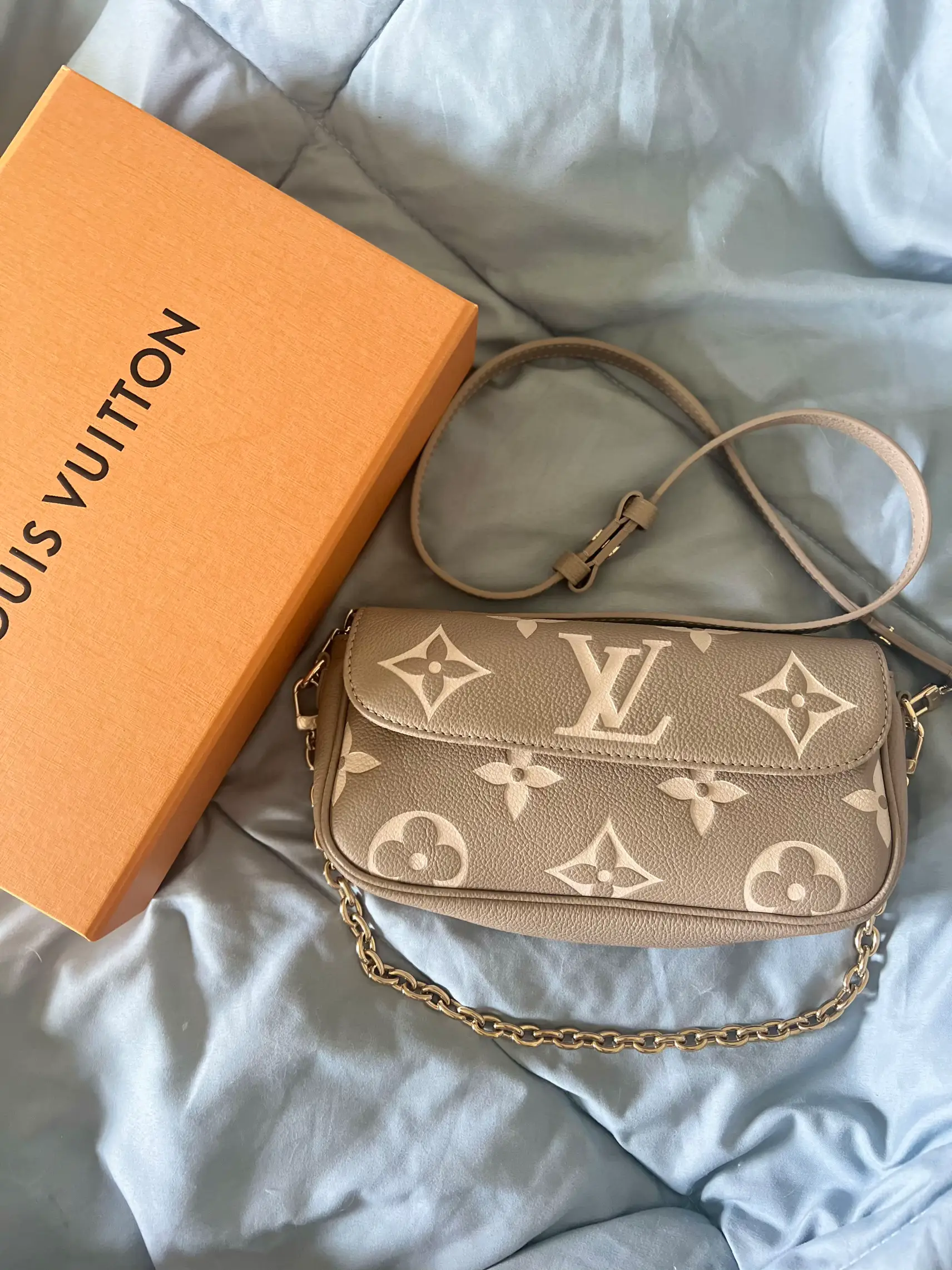 Louis Vuitton Monogram Chain Leather Crossbody Logo Shoulder Bags (M82211)
