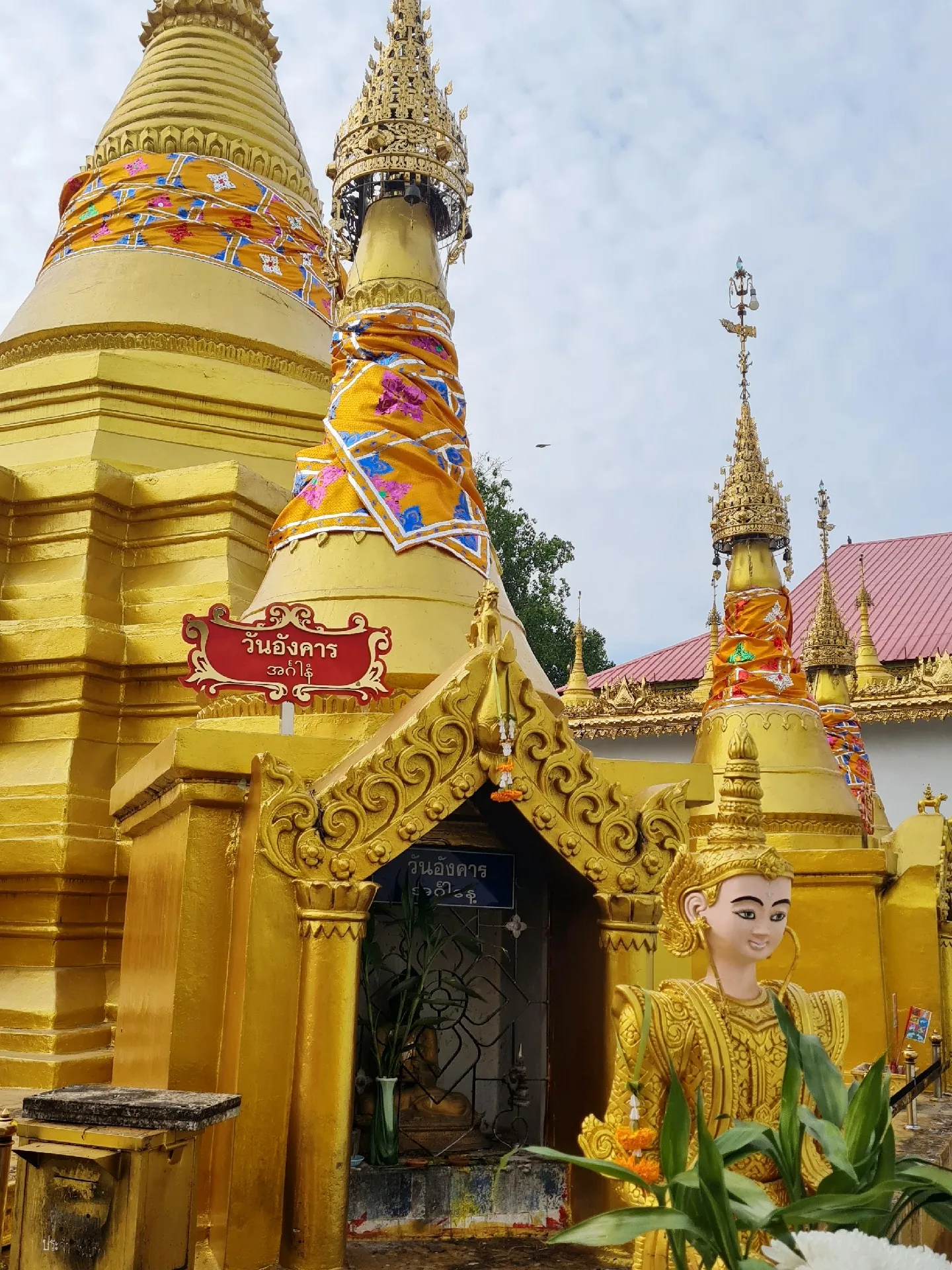 วัดสวยมากกกก.. | แกลเลอรีที่โพสต์โดย 😈😎 พร 🍗🍡🍟 | Lemon8