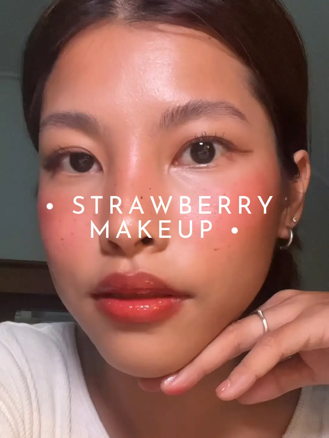 STRAWBERRY GIRL TREND 🍓 💄Model Hailey Bieber posted a video where she  talked about how she does her “strawberry makeup” We decided to k…