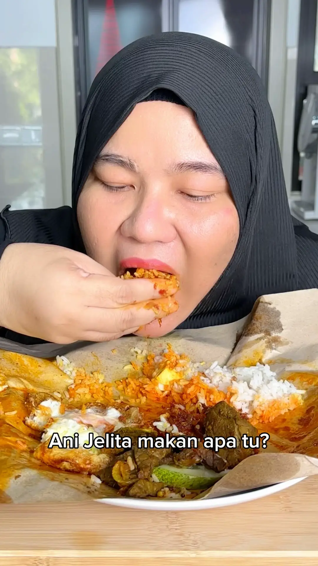 Nasi lemak kak za | Video diterbitkan oleh AniJelita Makan | Lemon8