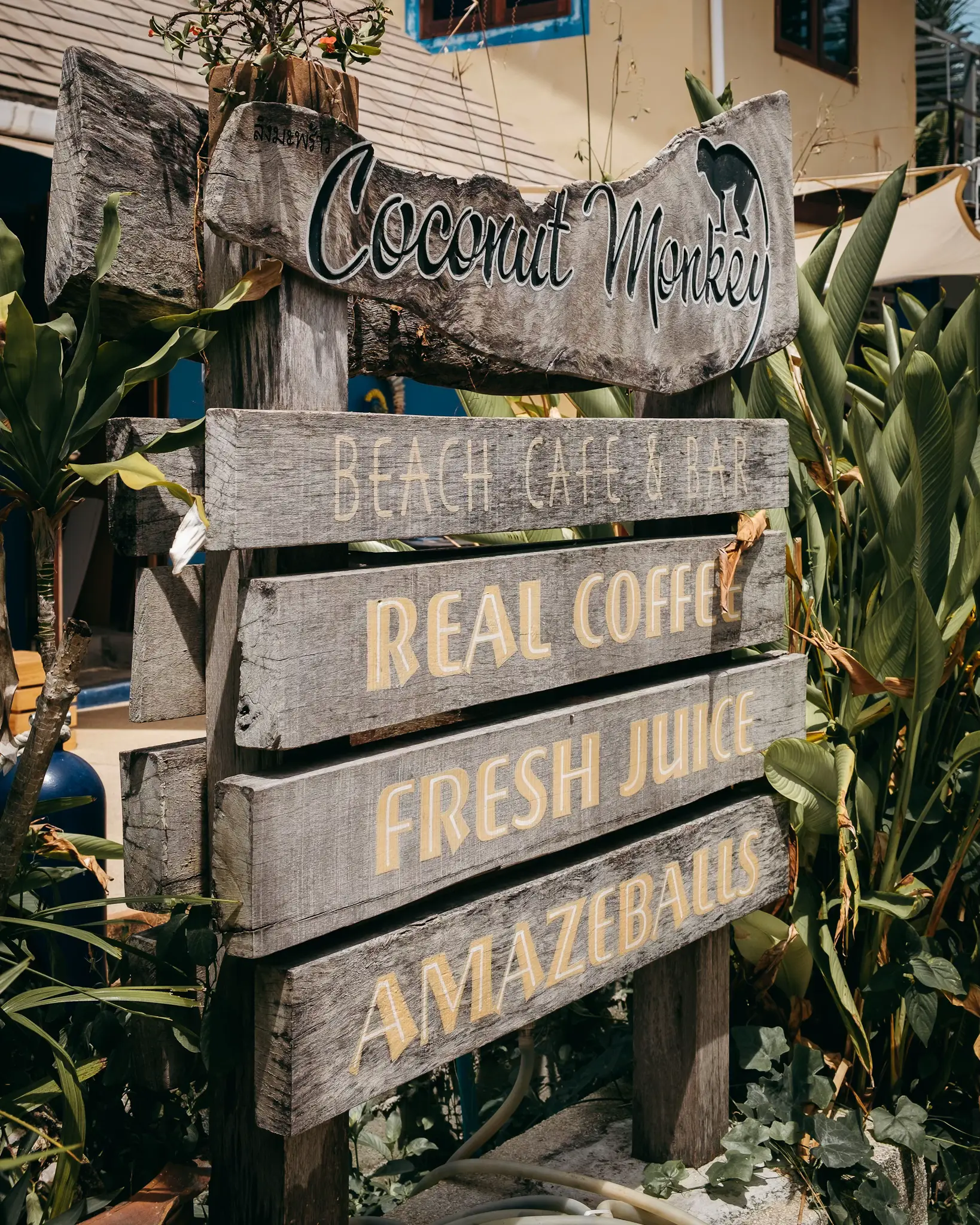 Coconut Monkey คาเฟ่สายเฮลท์ตี้ เกาะเต่า⁣ แกลเลอรีที่โพสต์โดย