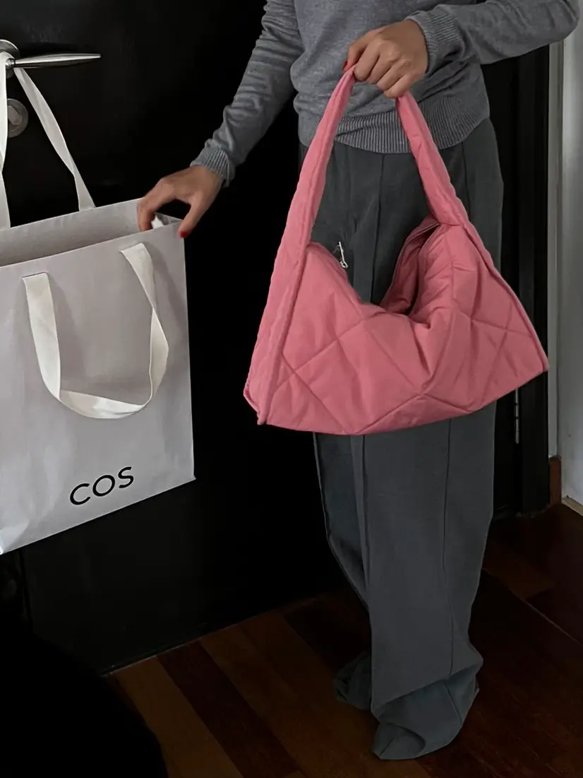 Viral COS bag? worth it ? 😏, Galeri disiarkan oleh Adris Insyiraah