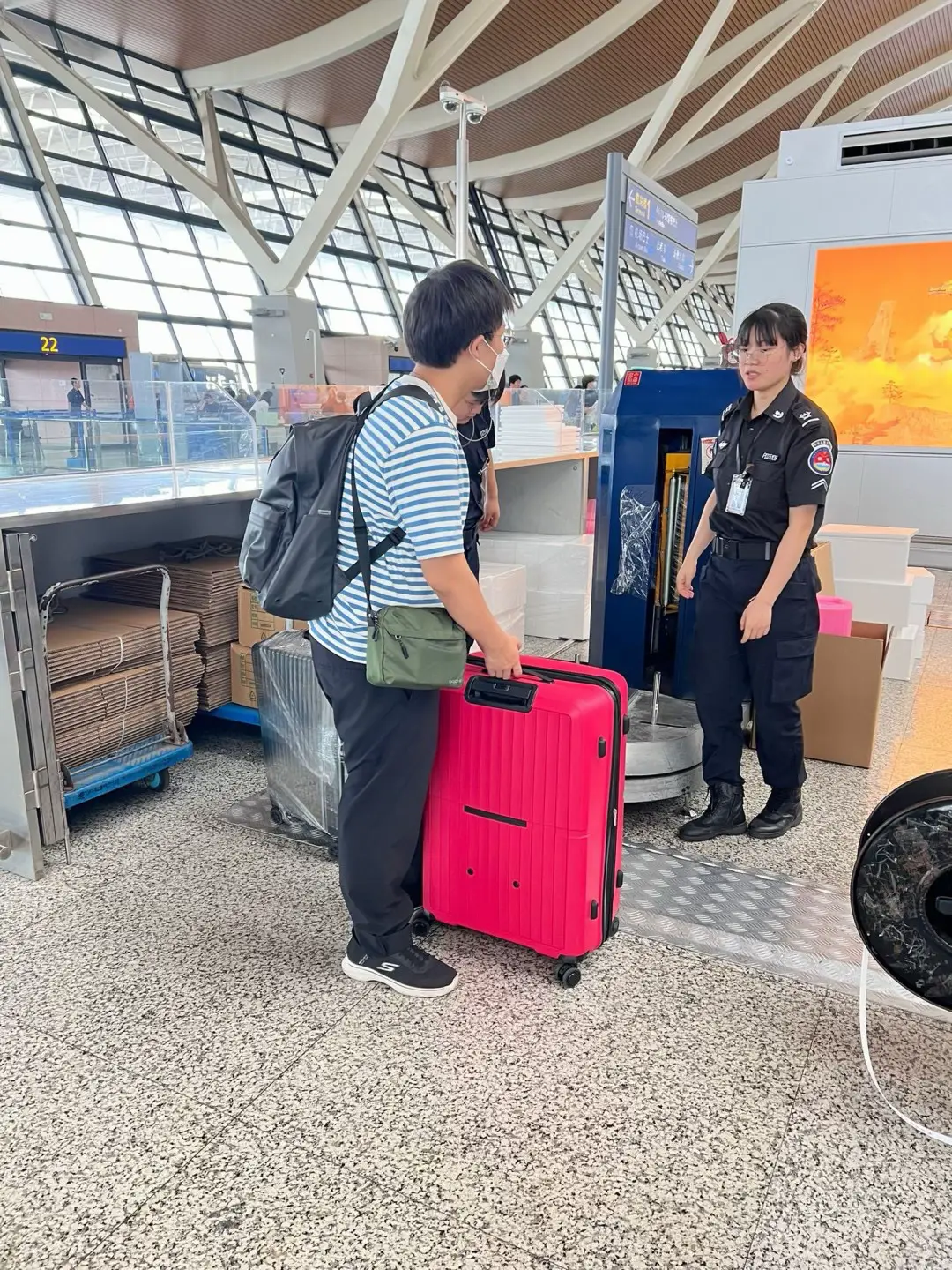 📌上海浦東空港T 2で手荷物🧳を包む✨ | N'Pooh.Shanghaiが投稿したフォトブック | Lemon8