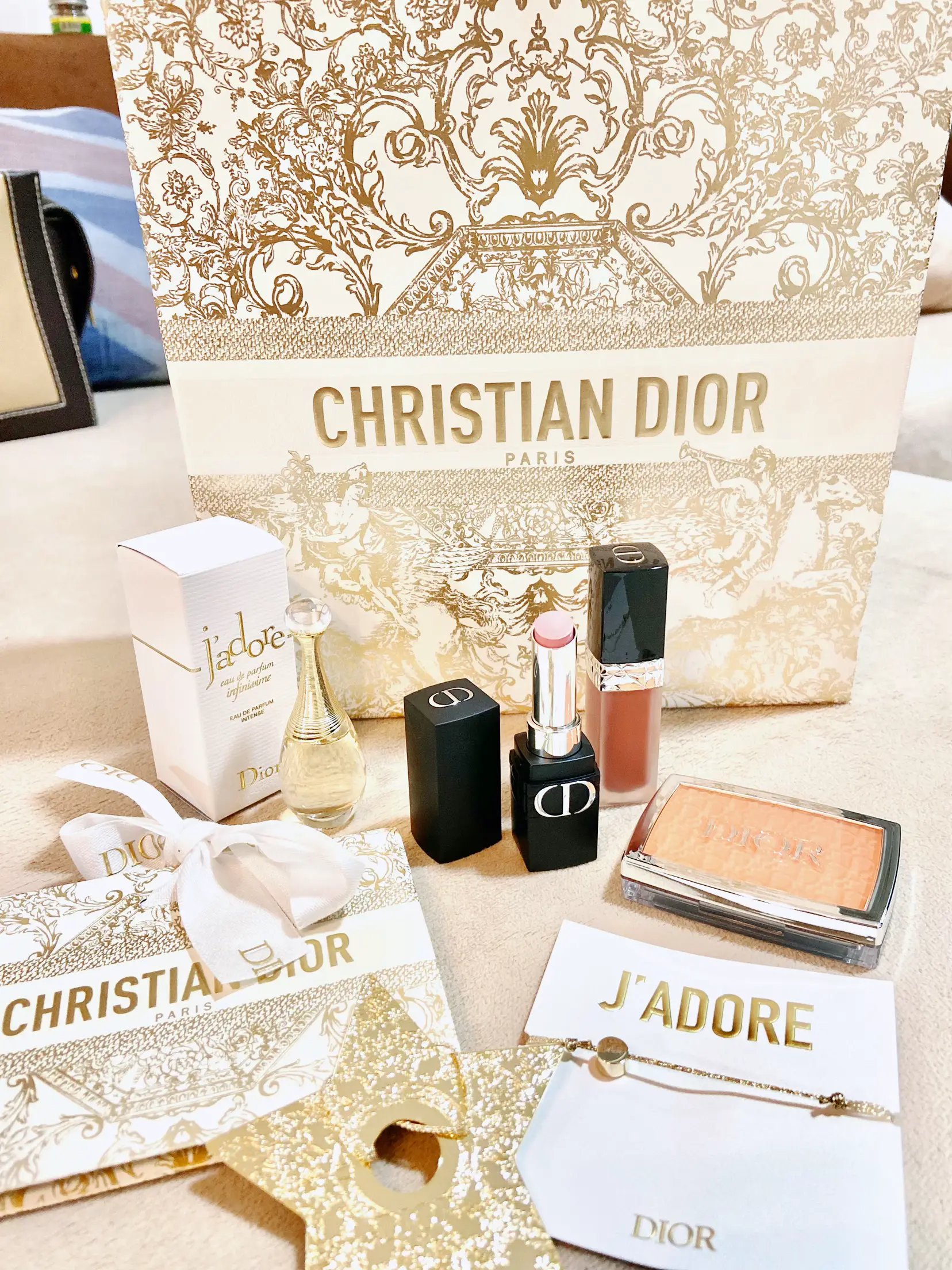 Unbox Dior holiday collection 2023 | My name is ปุ้ยが投稿した