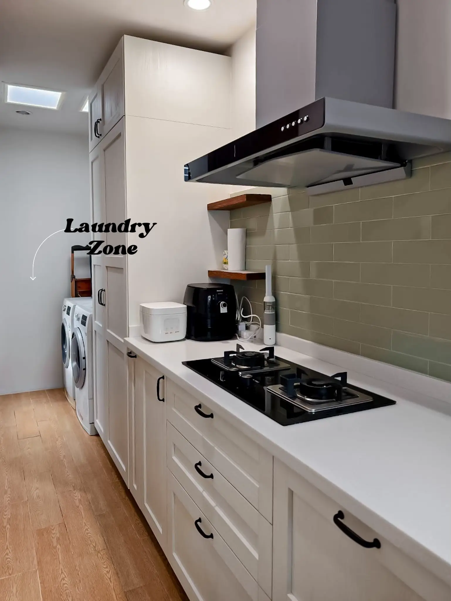 Laundry zone ขนาดเล็กในส่วนต่อเติม Townhome | แกลเลอรีที่โพสต์โดย Mean ...