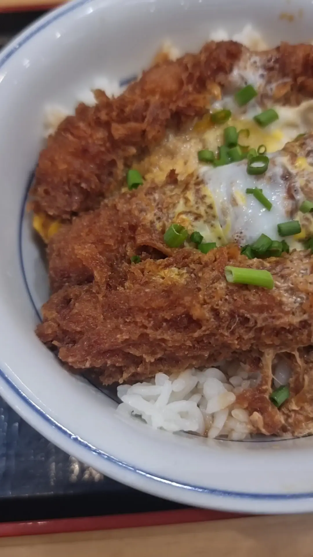 เทมปุระ ทงคัตสึ ซอสไข่ tempura katsu curry วิดีโอที่เผยแพร่โดย