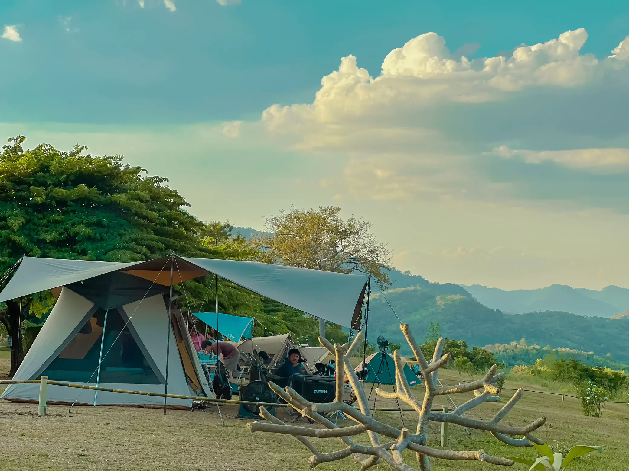 ไร่ย่าแย้ม ลานกางเต็นท์หลักร้อย วิวหลักล้าน! | แกลเลอรีที่โพสต์โดย