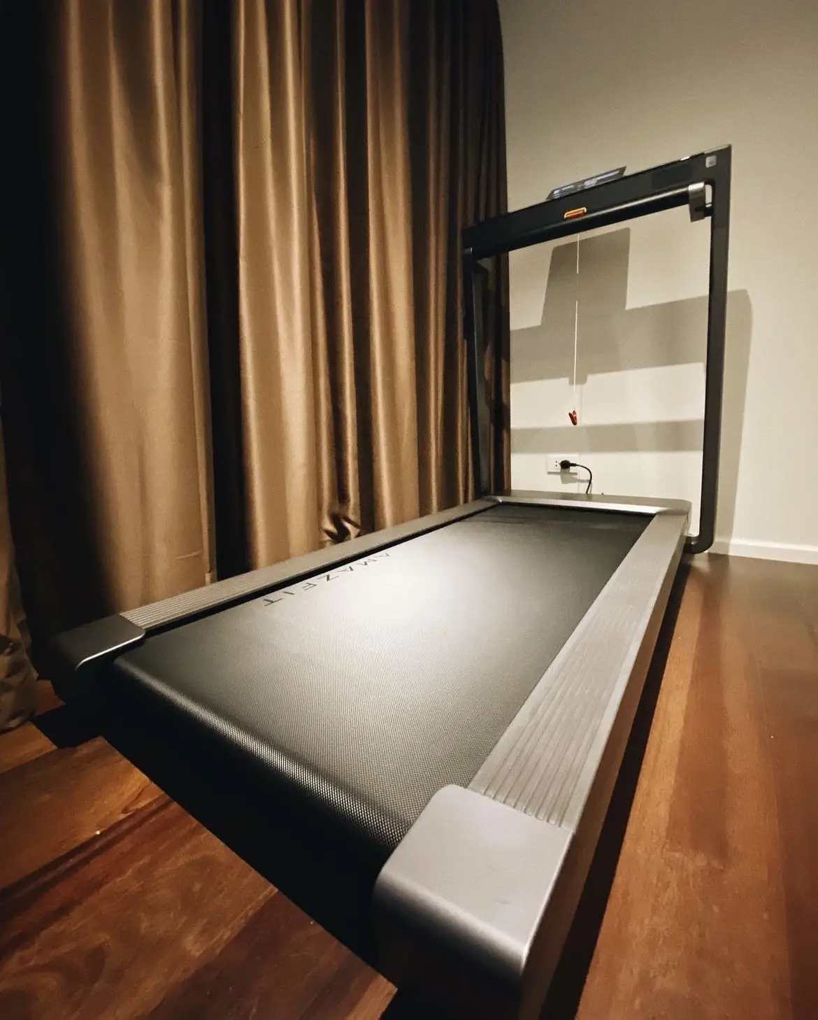 Treadmill in the online bedroom