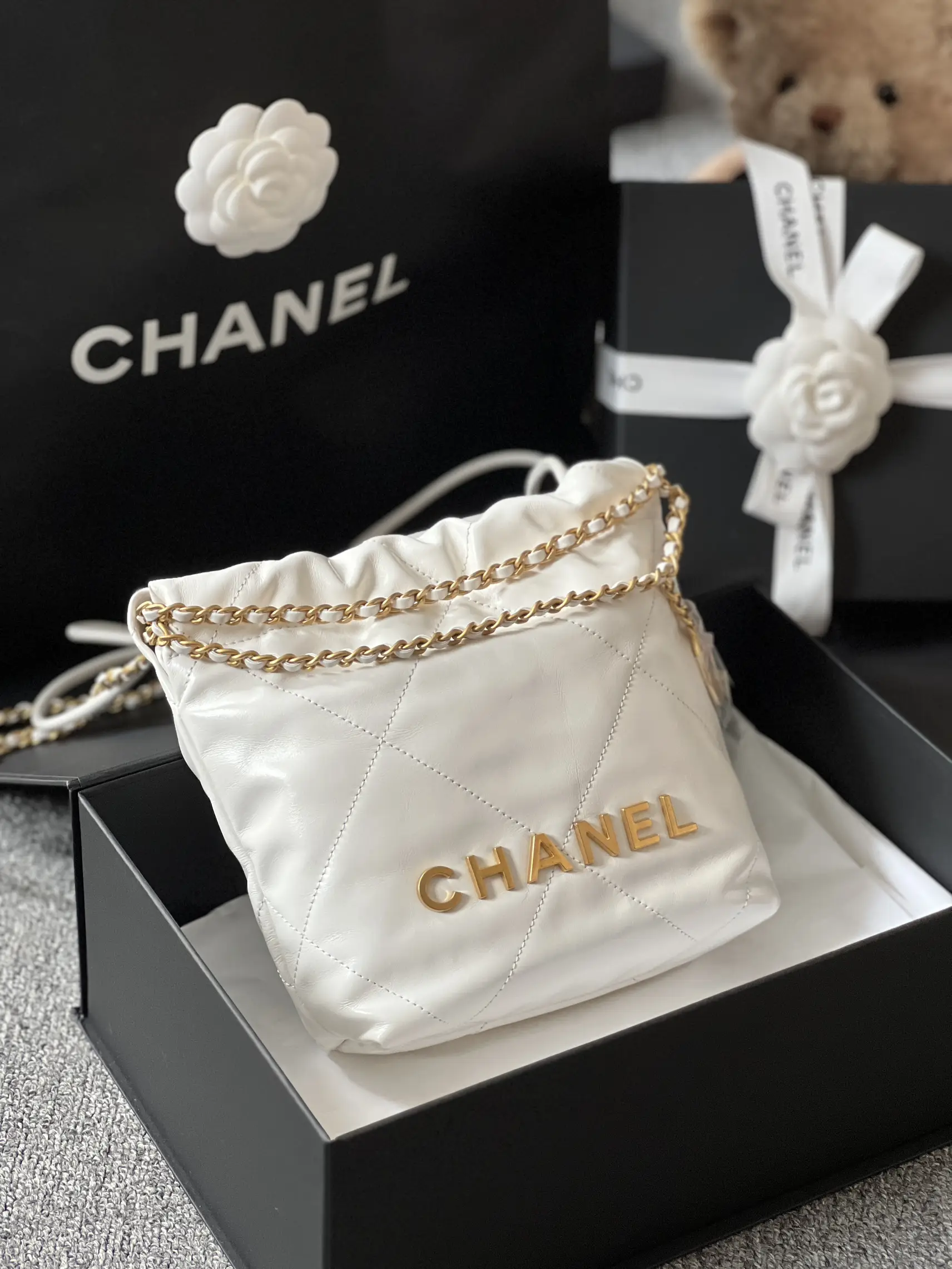 CHANEL 22 MINI HANDBAG REVIEW  Gallery posted by Avianna Astrid
