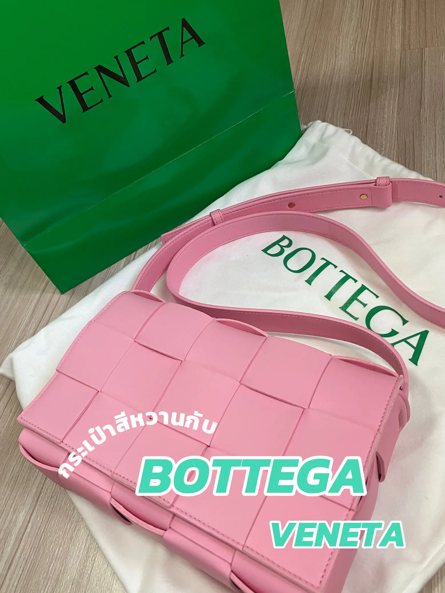 People Are Still Obsessed With Bottega Veneta's Clutch Bag