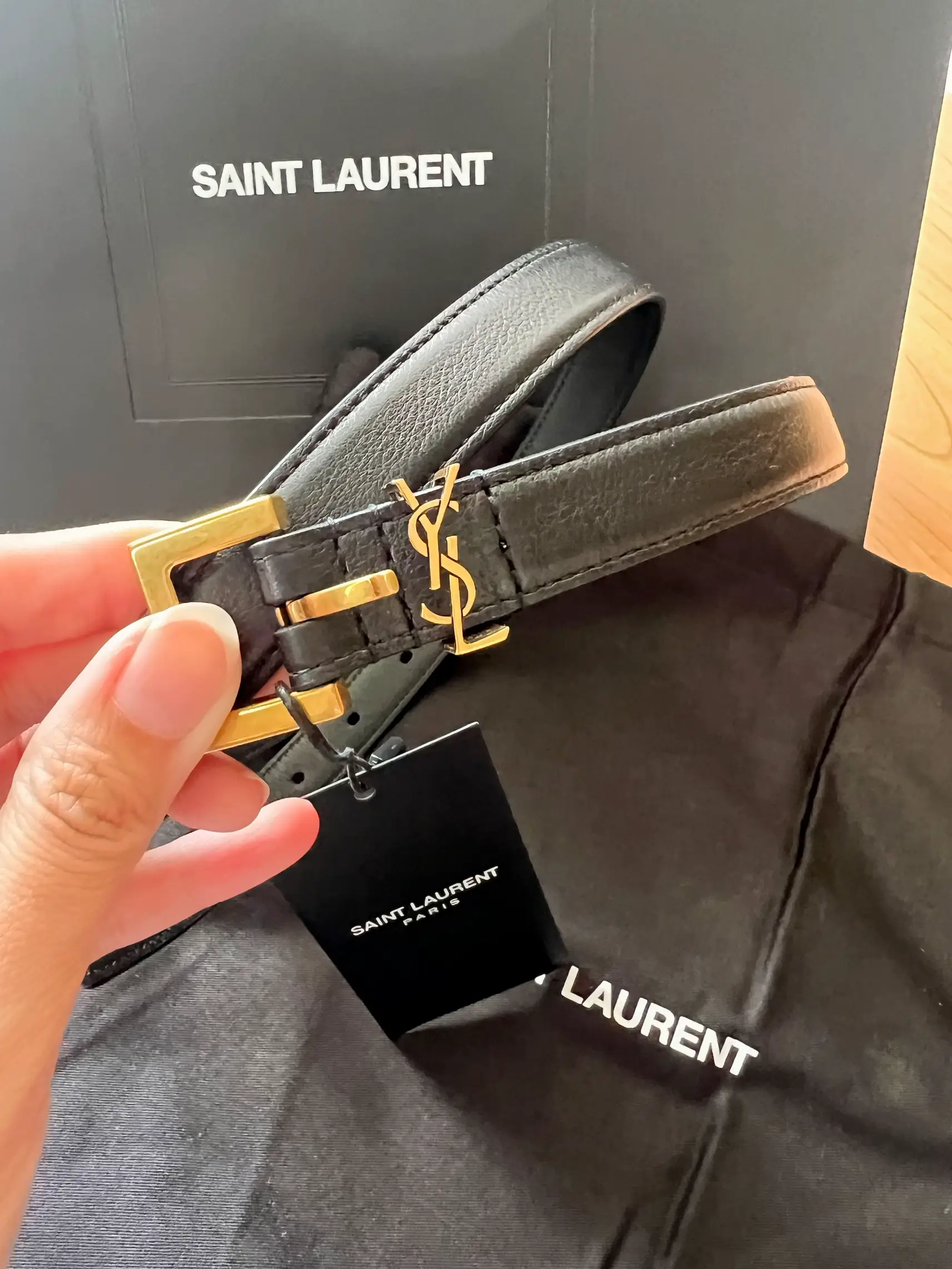 イヴサンローラン クラッチバック Vステッチ ブラック レザー 極美品