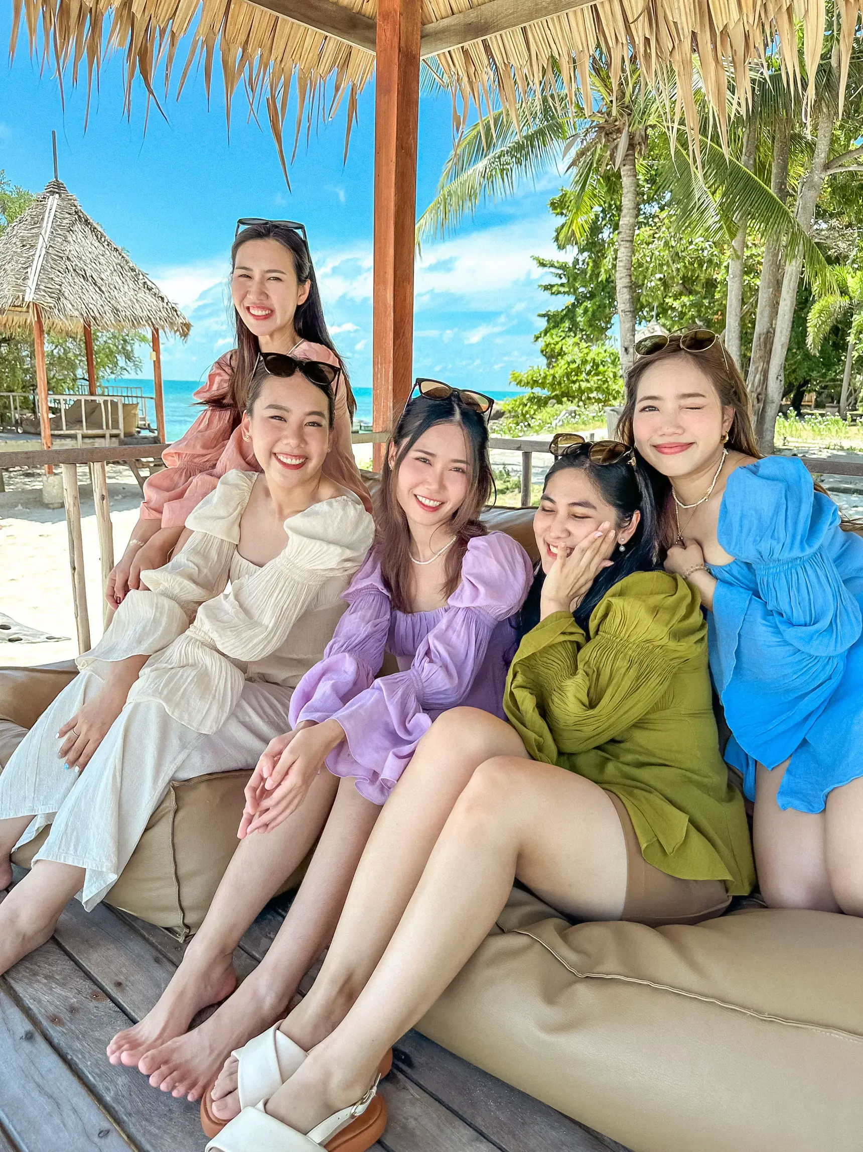 แต่งตัวแฝดคนละฝากับแก๊งเพื่อนสาว | แกลเลอรีที่โพสต์โดย ρ α ɳ g ☆ | Lemon8