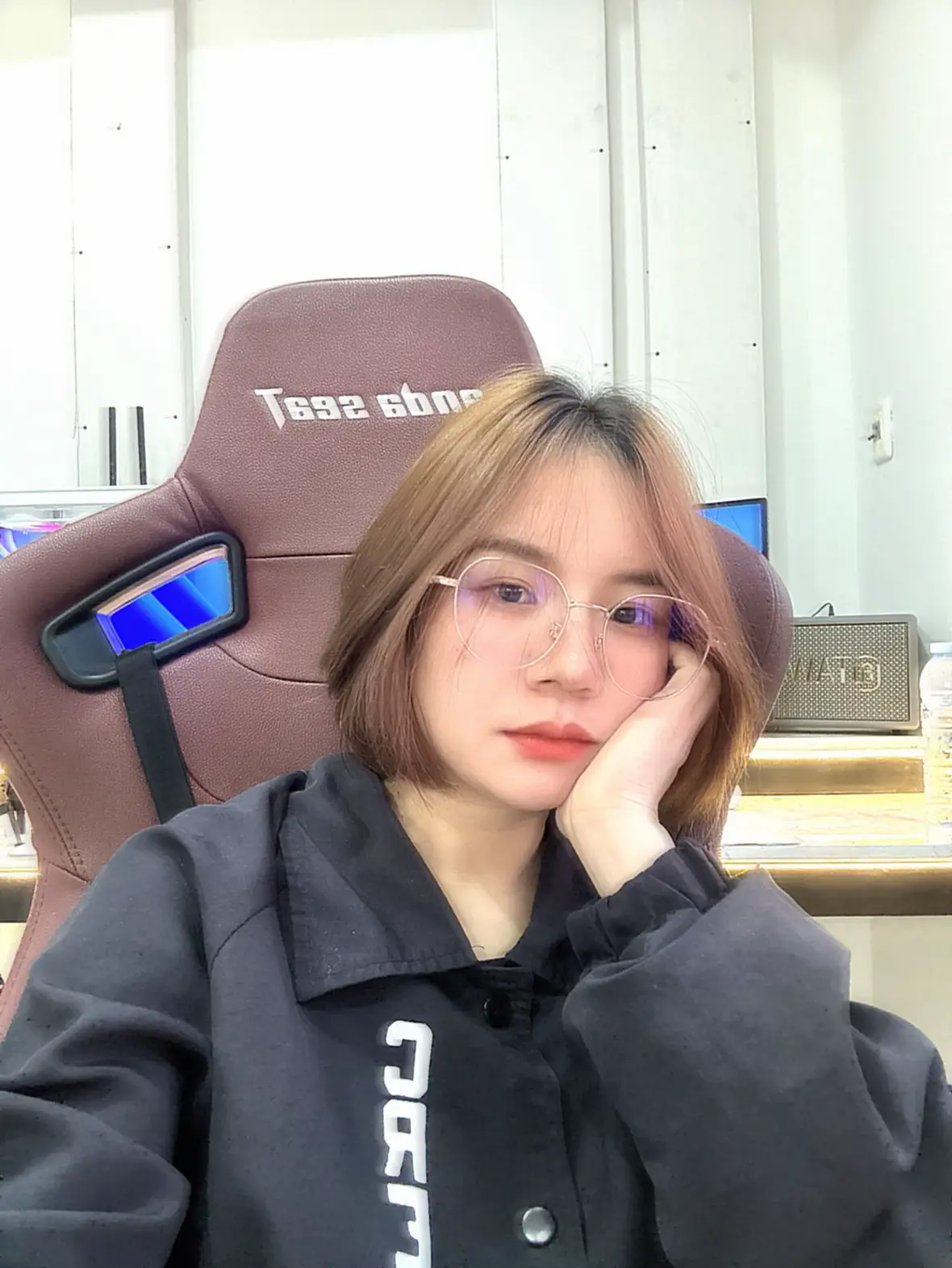 short-hair-glasses-in-the-age-of-30-gallery-posted-by
