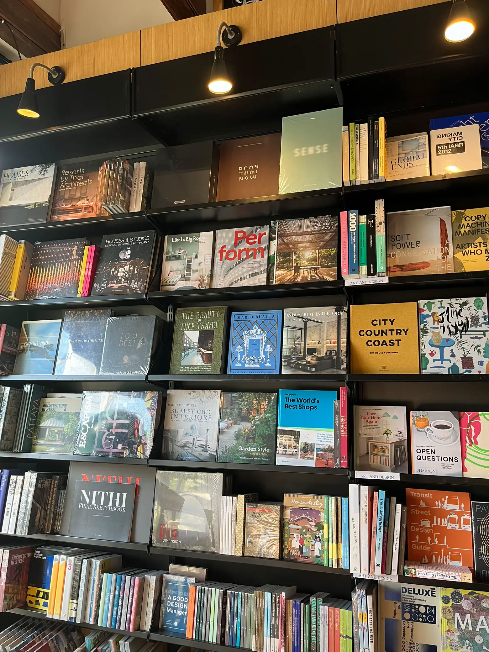 THE BOOKSMITH ร้านหนังสือที่ใครมาเชียงใหม่ต้องห้ามพลาด | แกลเลอรีที่ ...