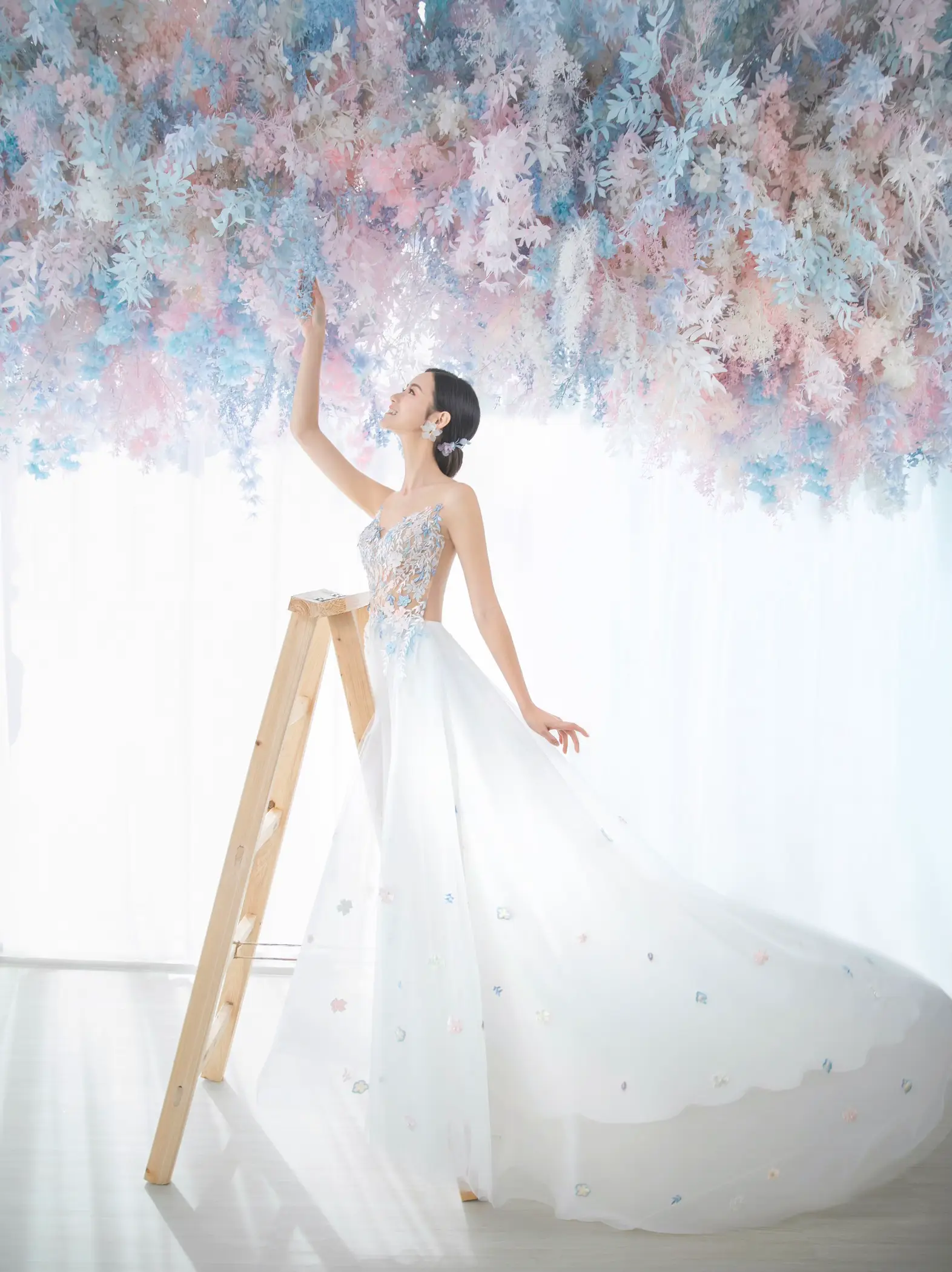 Brides are Renting Mannequin Dress Forms Instagrammable Photos
