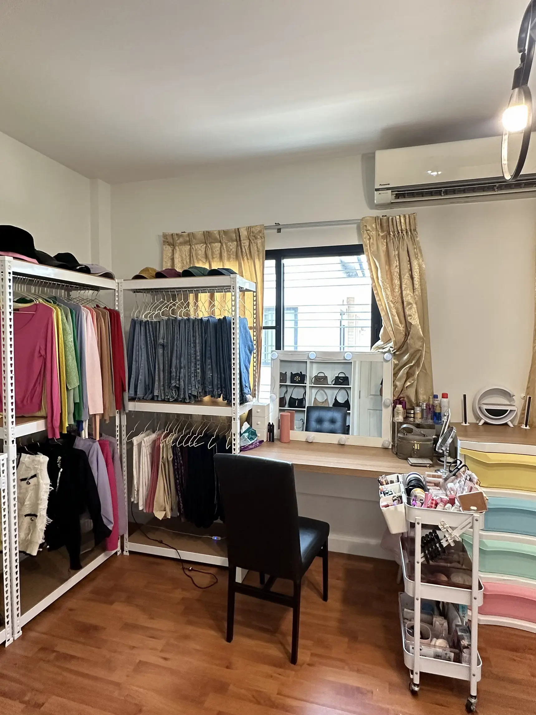 ทำ Walk in closet ง่ายๆ ในงบหลักพัน | แกลเลอรีที่โพสต์โดย Mintkapong ...